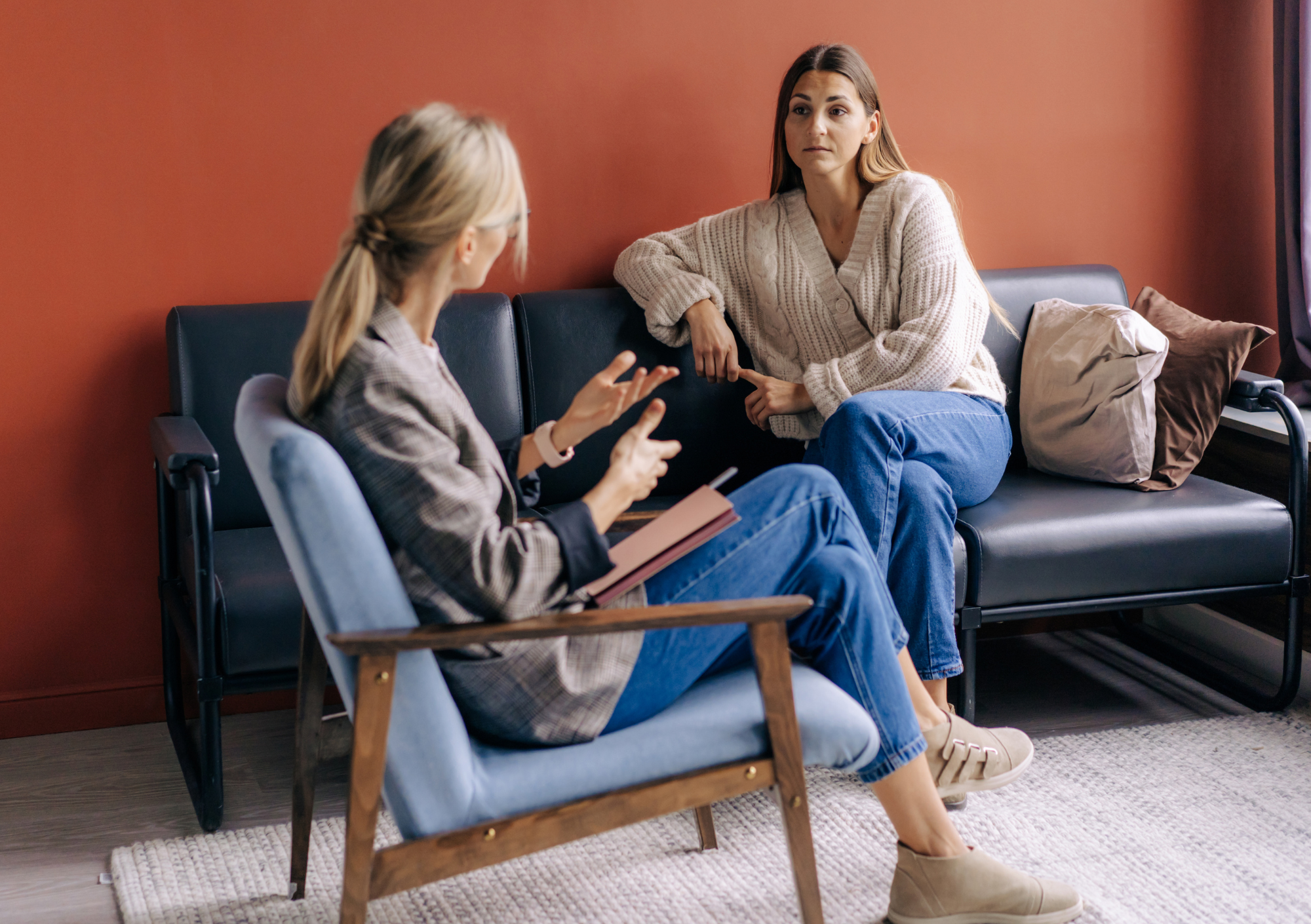 Psychologist and Client working with Integrative Therapy Holistic Osteopathy Geelong