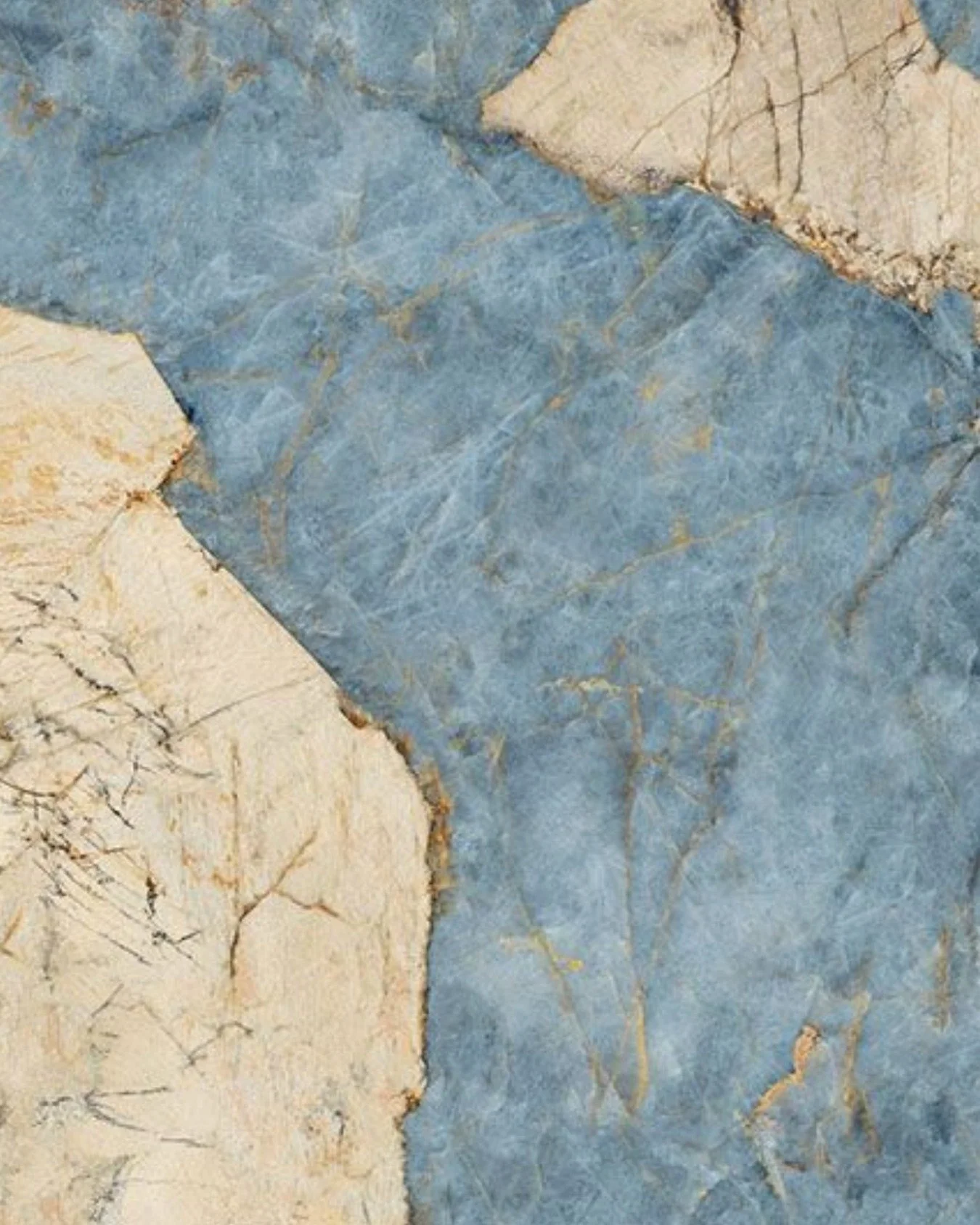 A striking blue marble, translated into porcelain. 

Crafted in Italy.

Magma Avio | Porcelain Panel | 2800&times;1200mm