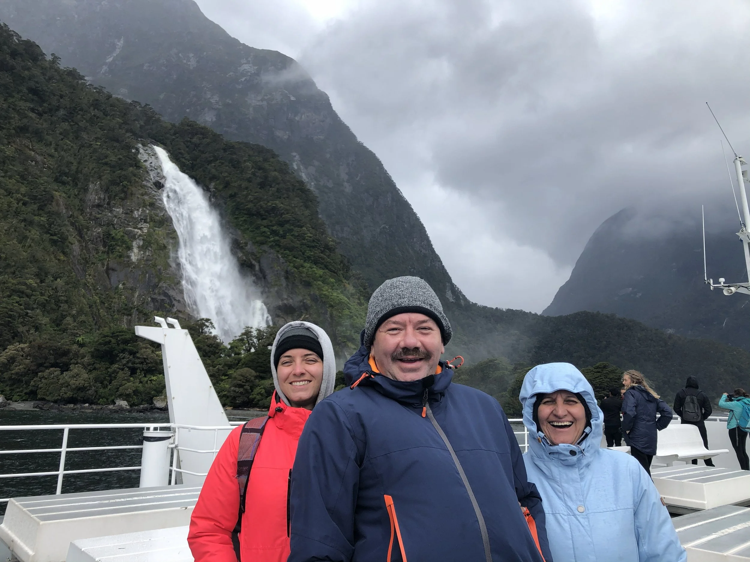 Milford Sound Tour - lakes del sur tourism