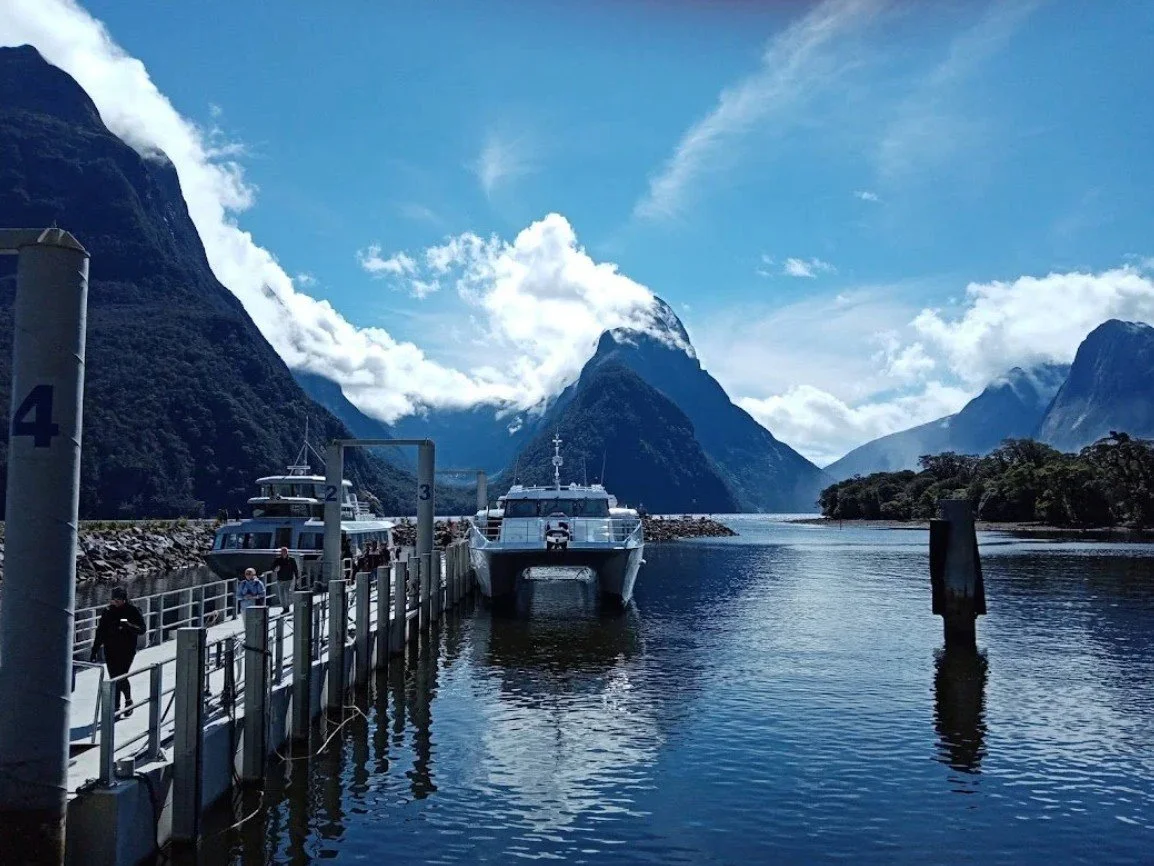 Milford Sound Tour - lakes del sur tourism