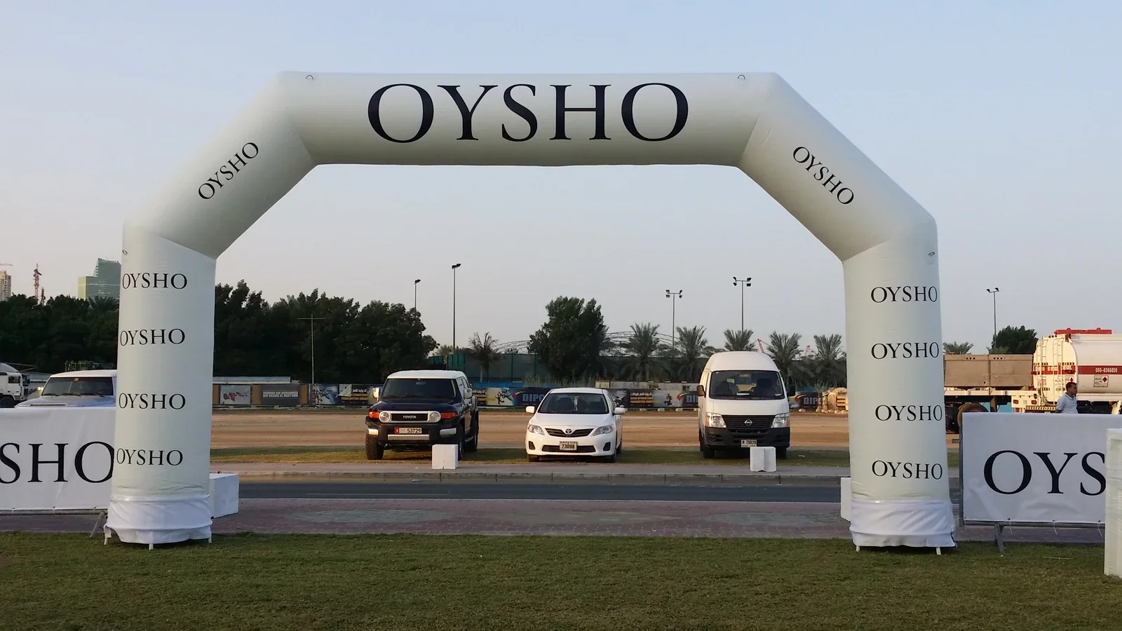 oysho inflatable arch gate.webp