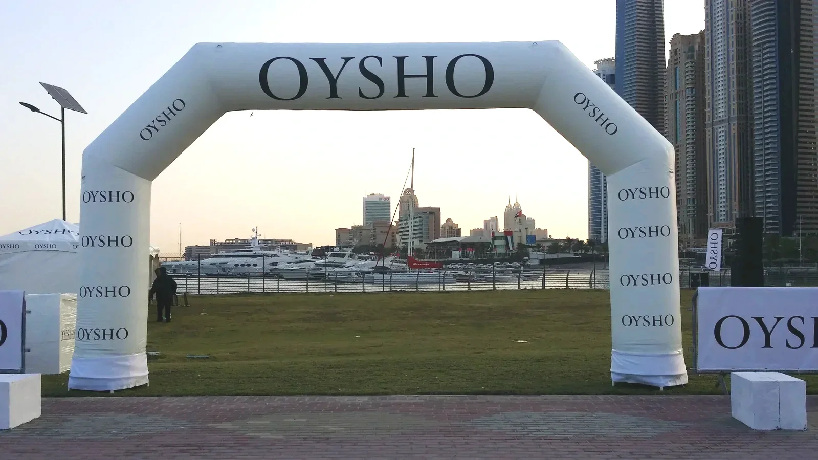 oysho+inflatable+arch+gate+q.webp