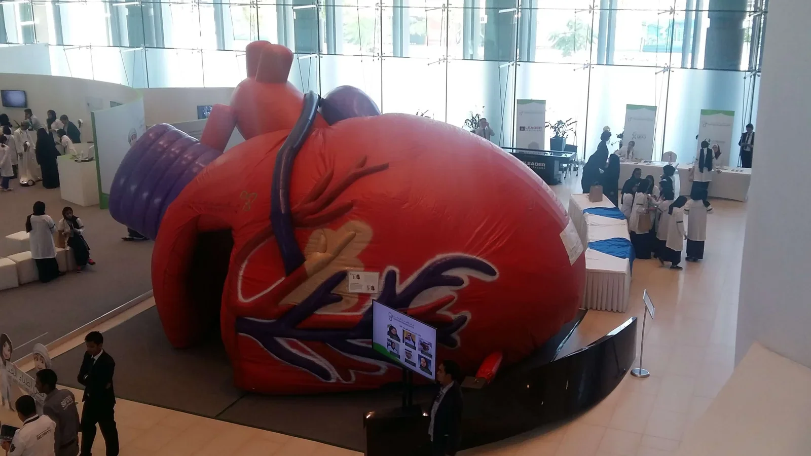 Heart large inflatable balloon ll.webp