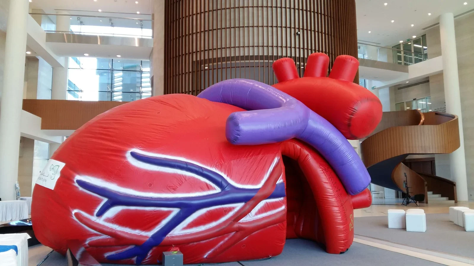 Heart large inflatable balloon p.webp