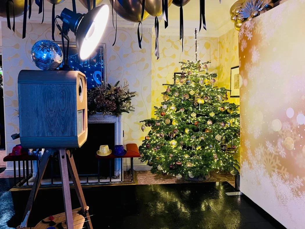 Luxury Photobooth rental and hire in France for Weddings, Parties, Corporate and Private Events. Including Mirror Booth, Vintage booth, Digital dream booth. High end costume props provided with customisations and instant printing. Scan a QR Code.