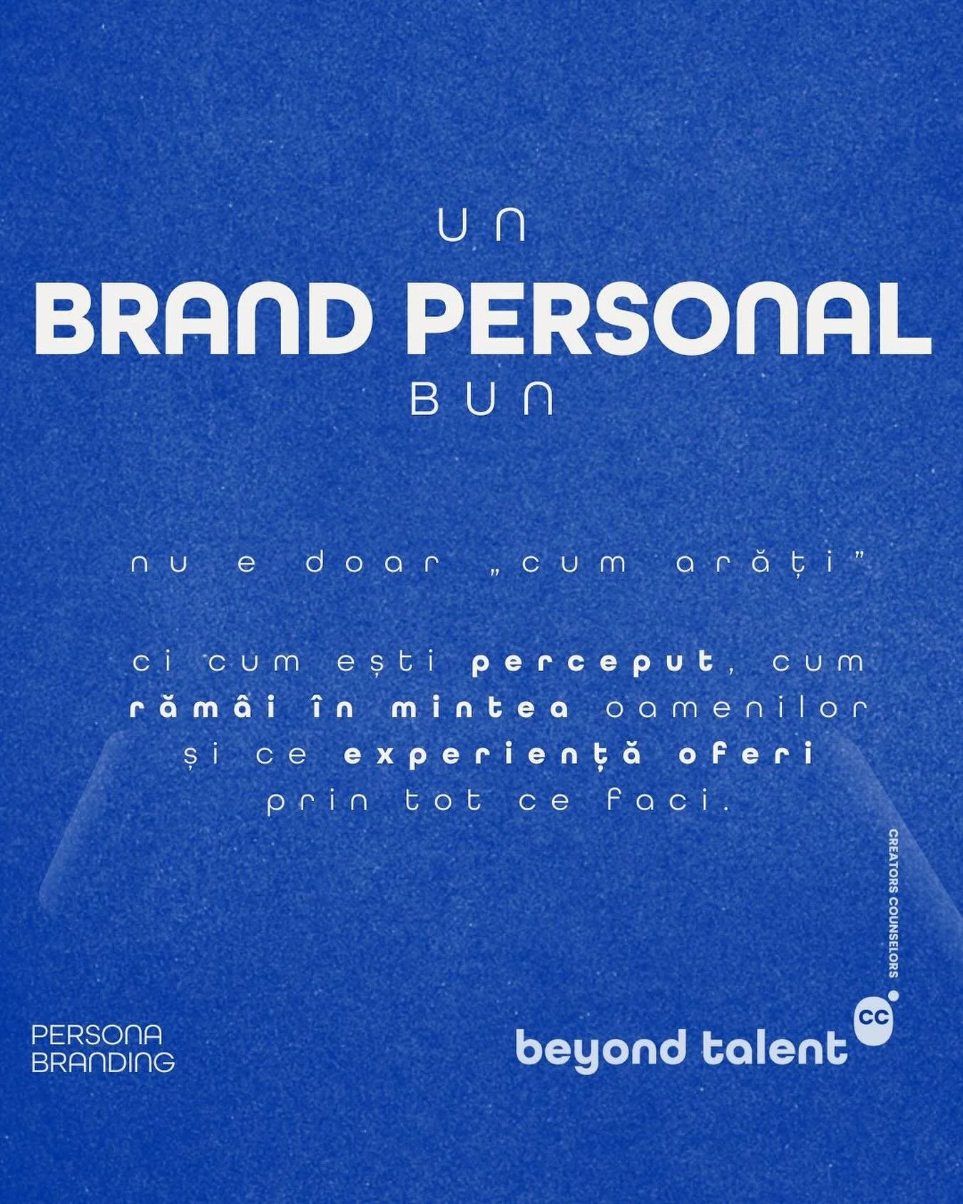 Un brand personal de success este cel care vinde emoție și experiențe. Coperta contează mai puțin, memorabile sunt sentimentele pe care cei care interacționează cu brand-ul le rețin și le trăiesc.
Ce reprezintă pentru tine un brand de succes? Spune-n