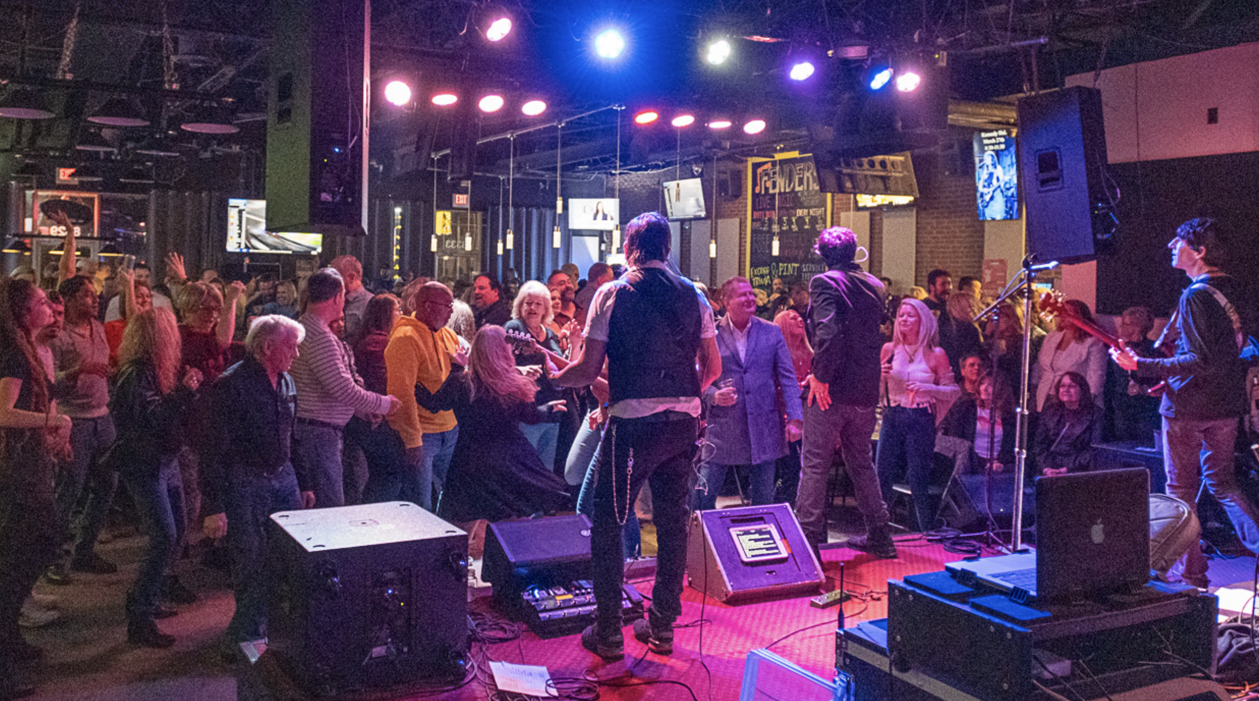 bar-with-live-music-near-columbus-fenders.jpg