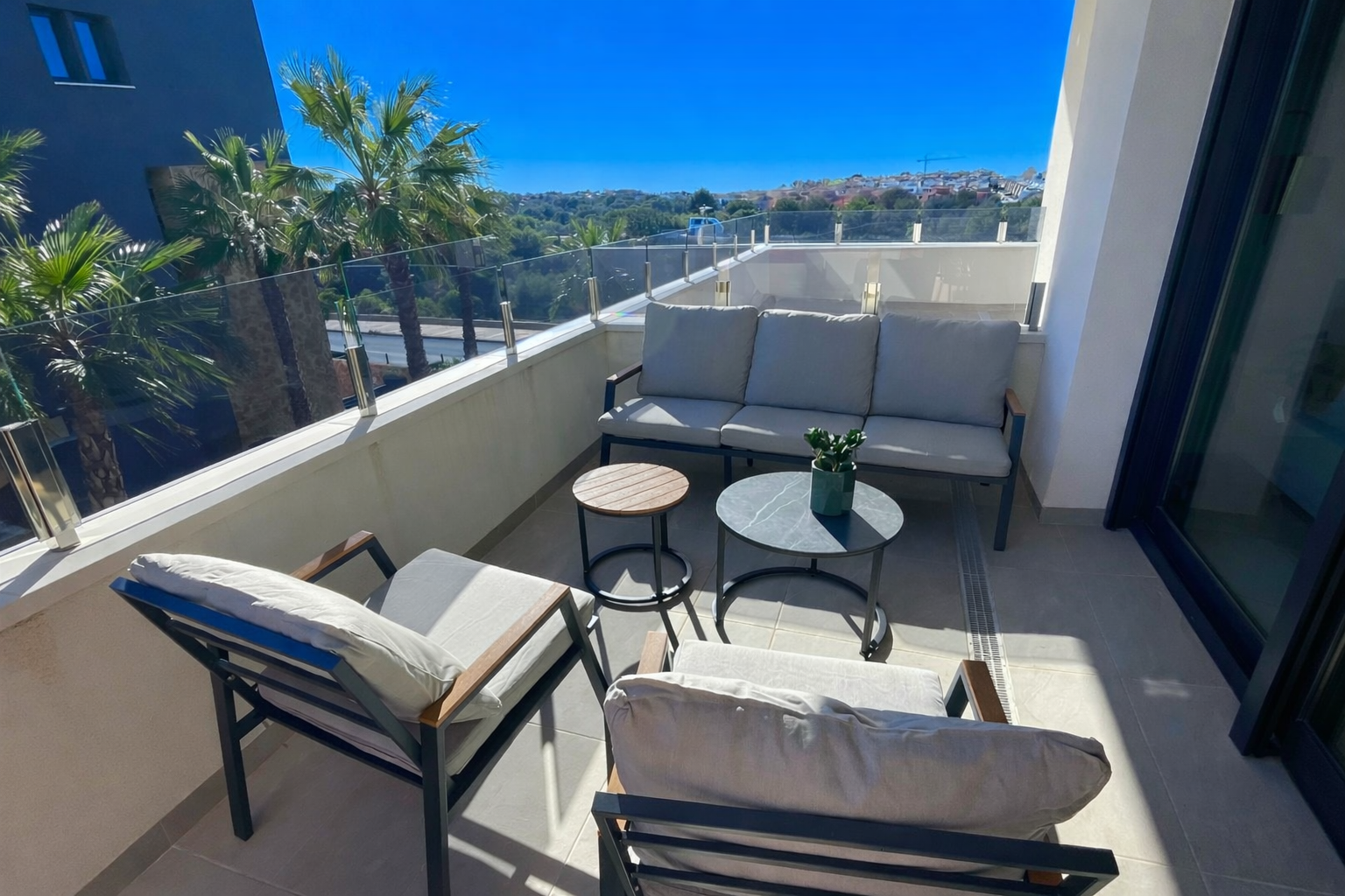 Balkon op het zuiden met loungeset