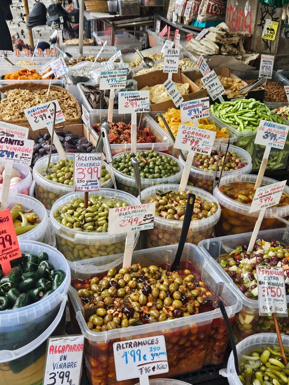 Granada_market_olives.jpg