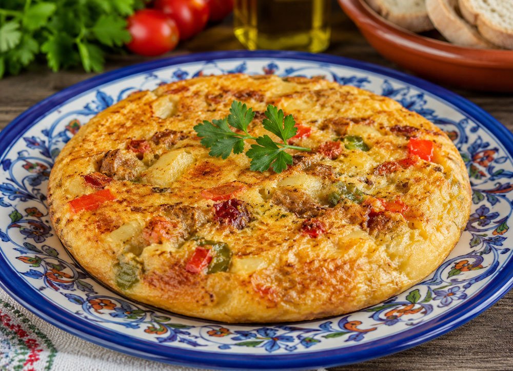 Tapas_hamper_tortilla_de_Sacromonte.jpg