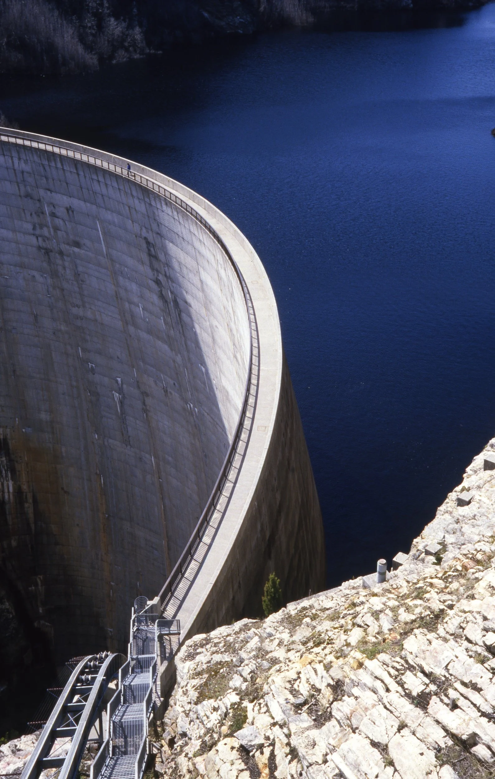 Eileen Jean Fenn 018 Lake Gordon Dam October 1985