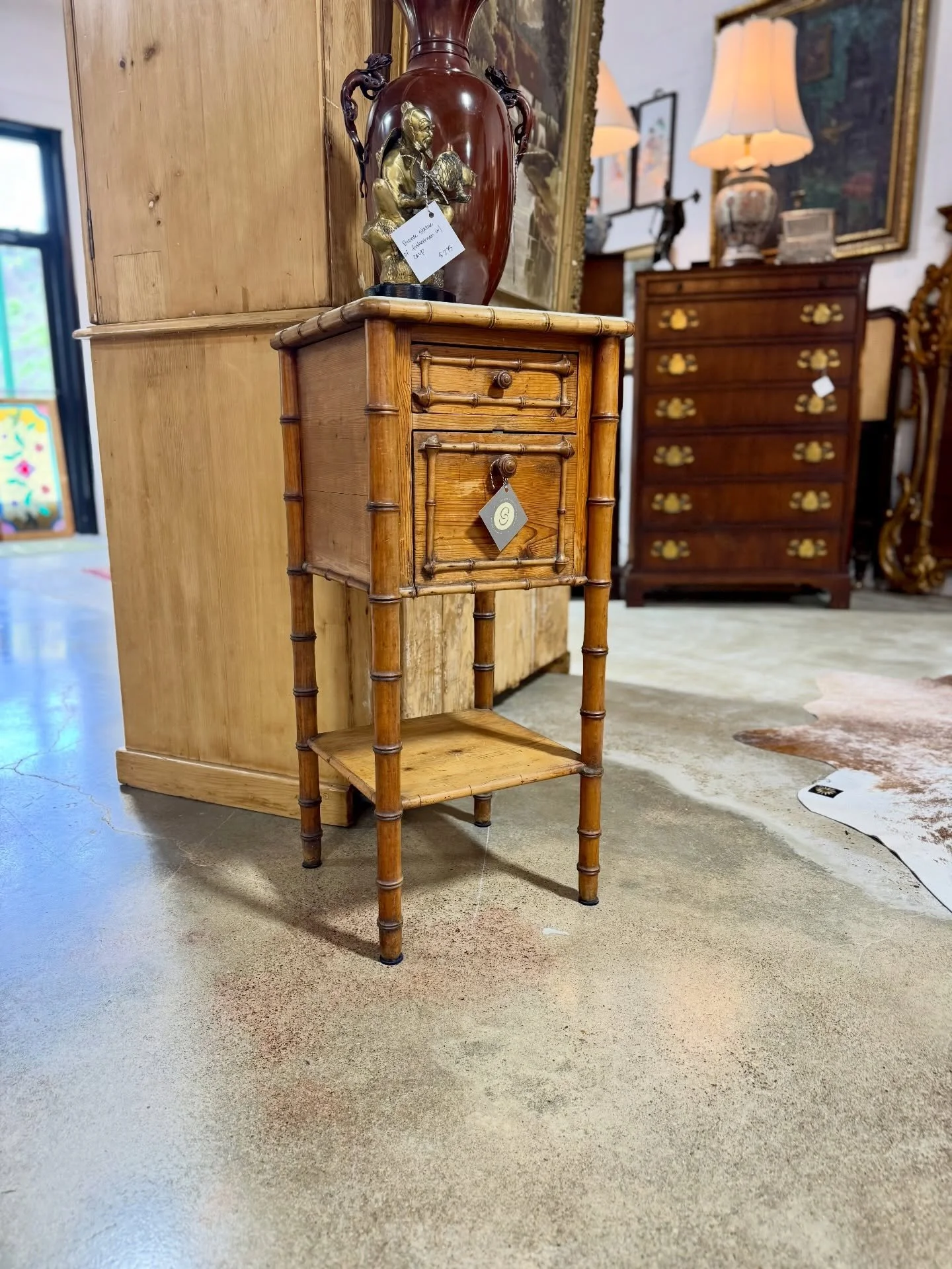 Antique English pine at its best!

Faux bamboo one drawer stand, circa 19th century &mdash; a new favorite in the store. Comment here and we&rsquo;ll message you more information!

#antiquepine #antiquefurniture #shopantiques #shopredbank #circachatt