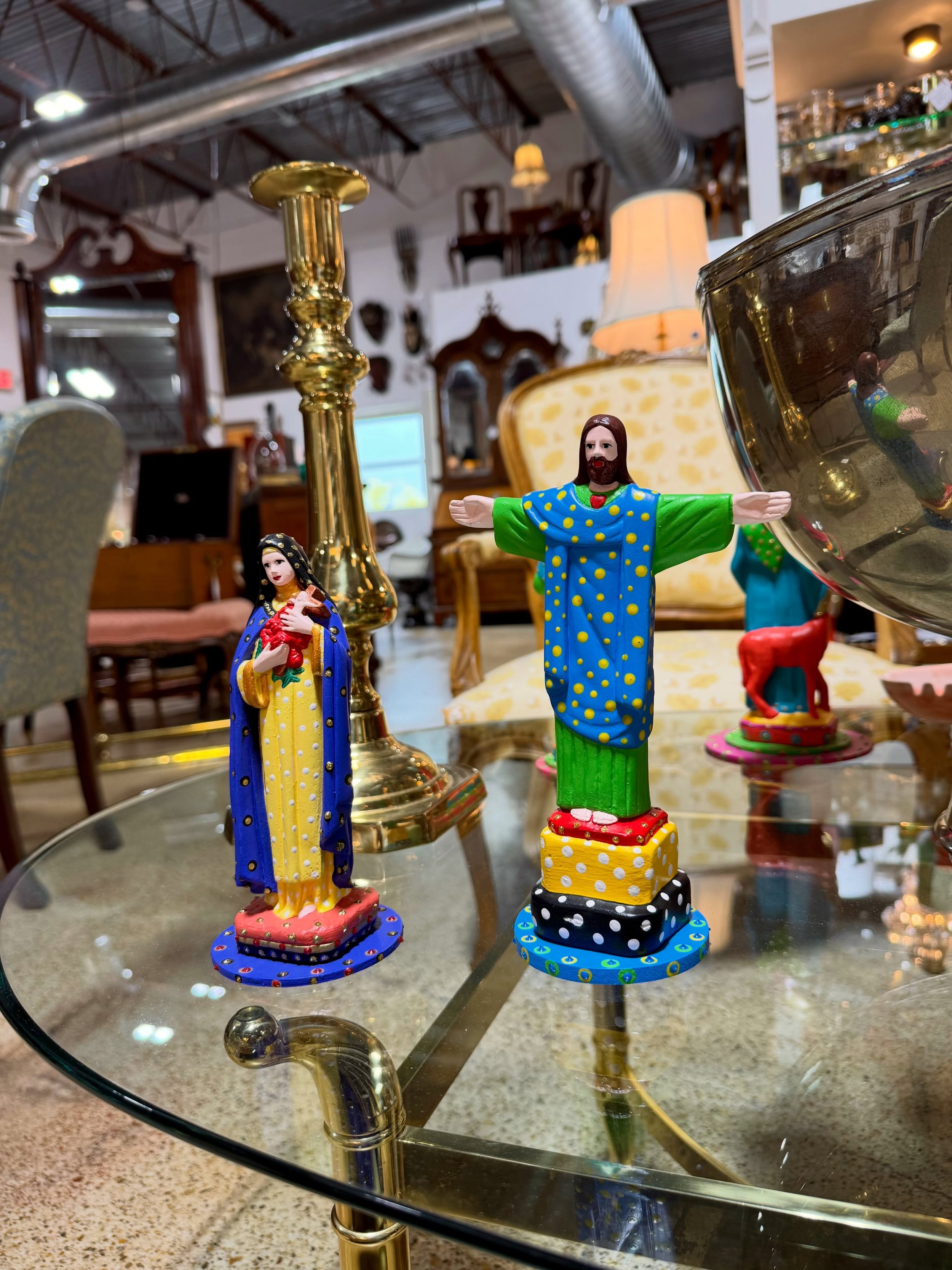 More from the collection of Elton John ✨

Eight Roman Catholic Brazilian folk art sculptures by Regina Horta, circa 2014. Priced individually, and oh so fun.

Let us know if you want the details!

#FolkArt #Sculptures #EltonJohn #CircaChattanooga