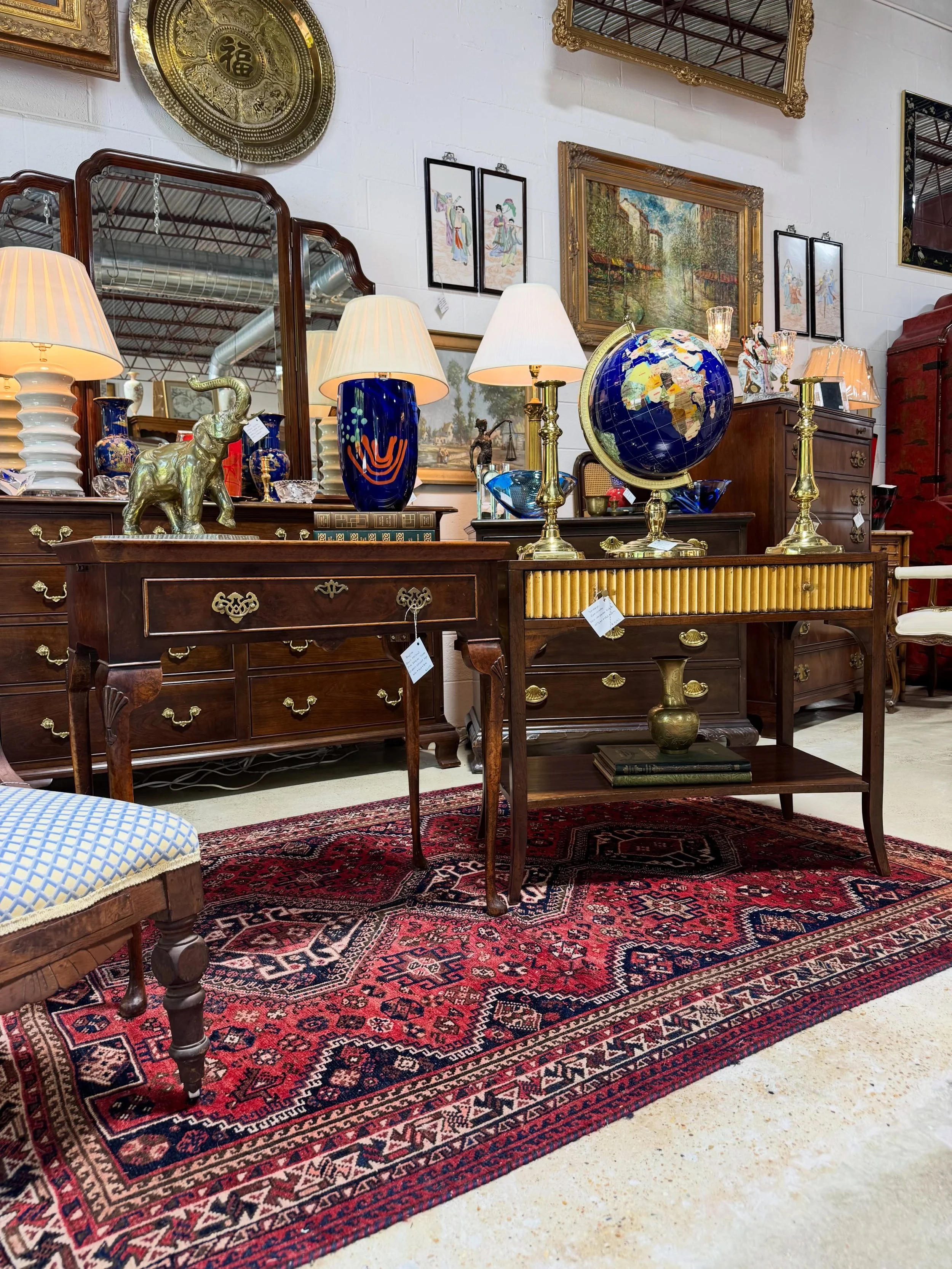 Two one-drawer tables, two completely different styles!

On the left: English burl walnut table with shell-carved legs, $625
On the right: vintage Caracole table, $595

Let us know if you need more information.

#OneDrawerTable #ShopChattanooga #Circ