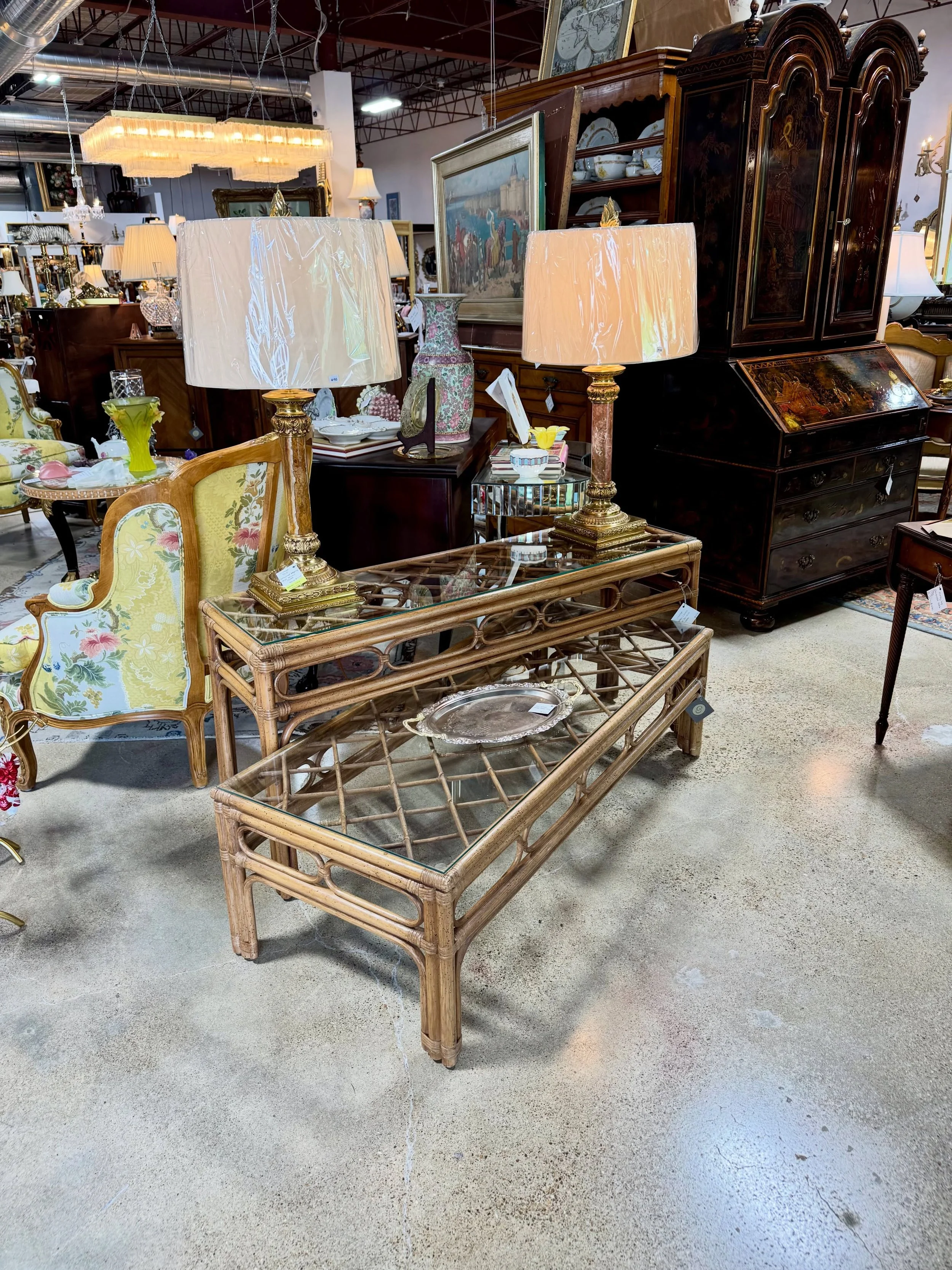 Beautiful vintage rattan, glass top coffee table and console table, topped with a pair of vintage Hollywood Regency style column lamps.

Comment here for more information!

#Rattan #VintageFurniture #VintageLamps  #CircaChattanooga