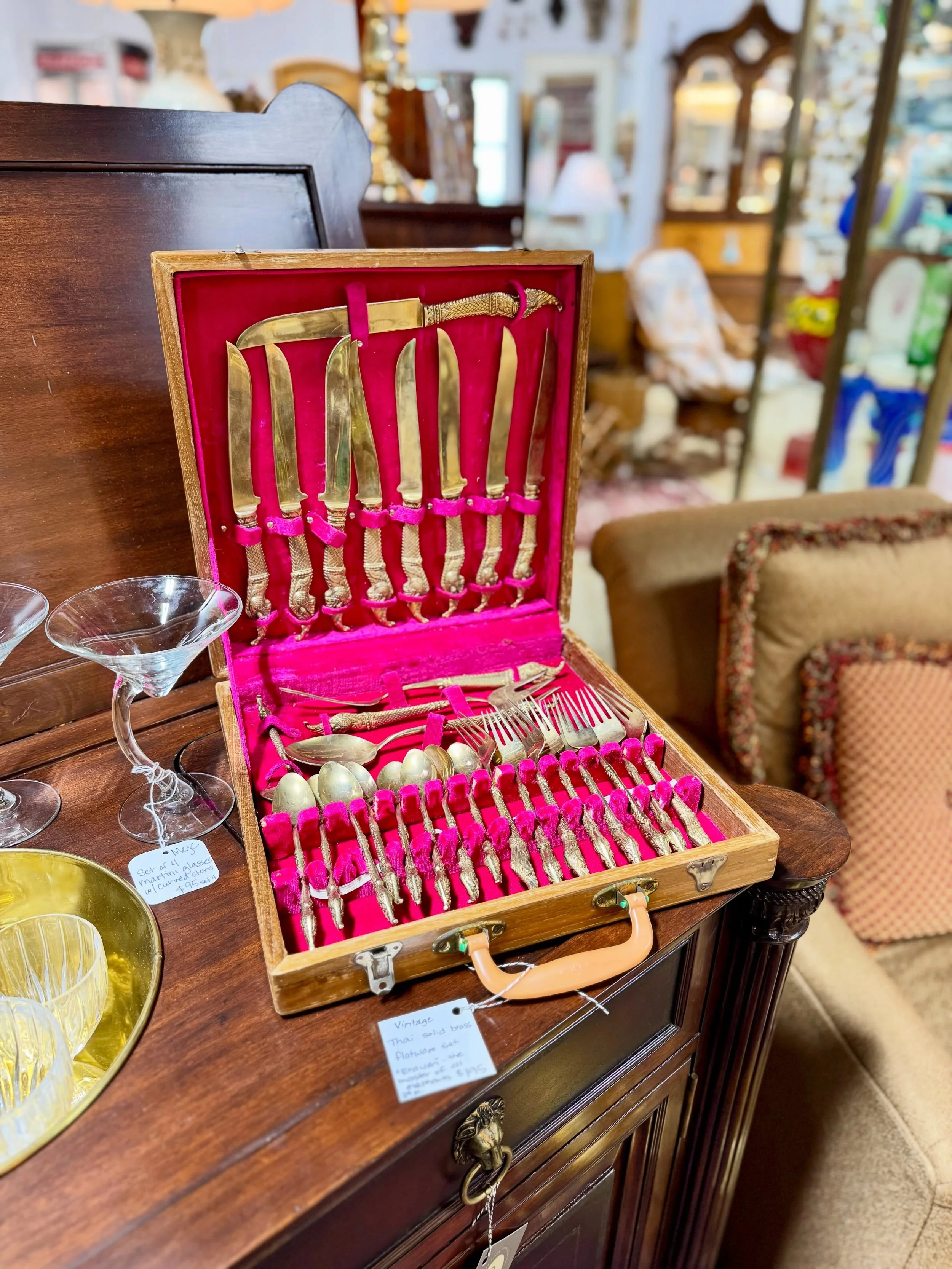 Fancy flatware that MAKES a dinner party 🐘

Vintage Thai solid brass 29-piece flatware set &mdash; &ldquo;Erawan,&rdquo; the master of all elephants, $195

#Flatware #Erawan #CircaChattanooga