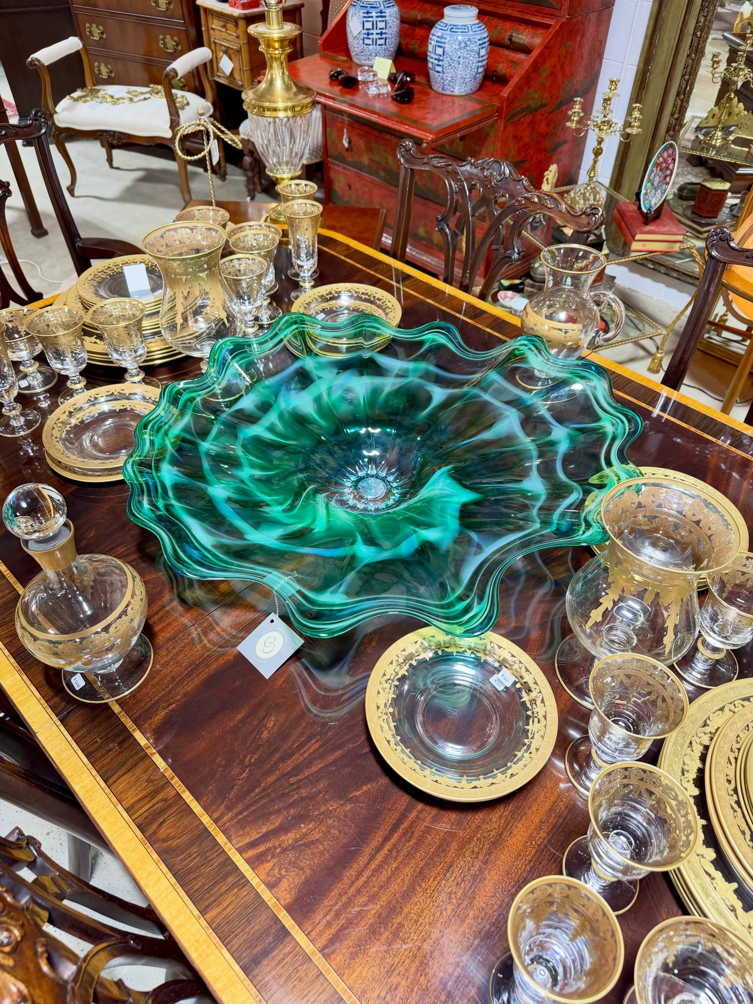 Holiday hosting season is upon us, and talk about a centerpiece!

From china to decorative table decor, we have what you need to make this season&rsquo;s hosting beautiful. Come see us!

#Tablescape #Centerpiece #HolidayHosting #CircaChattanooga