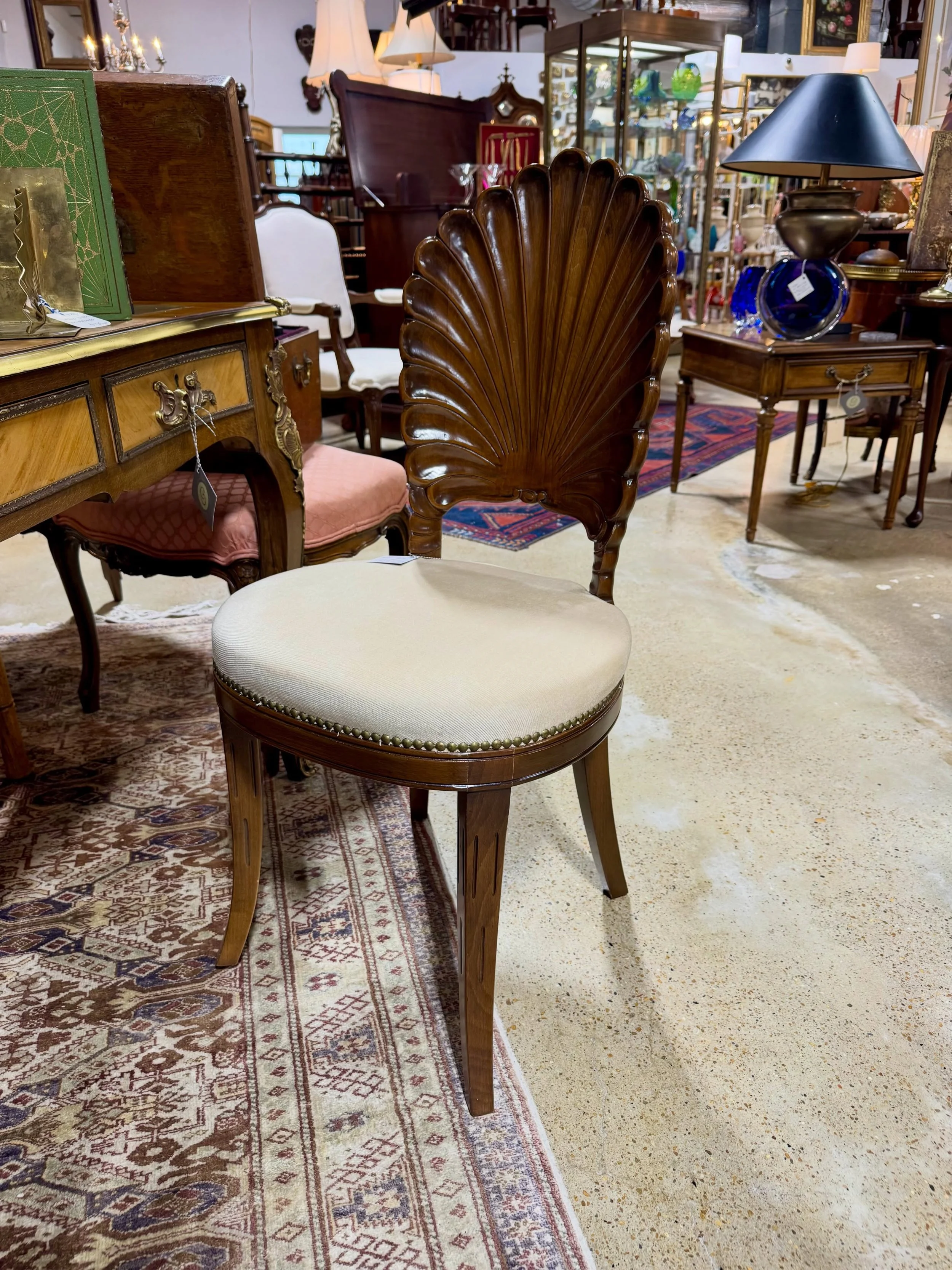 How amazing is this chair?!

Vintage shell back chair, $350

#ChairsofInstagram #CircaChattanooga
