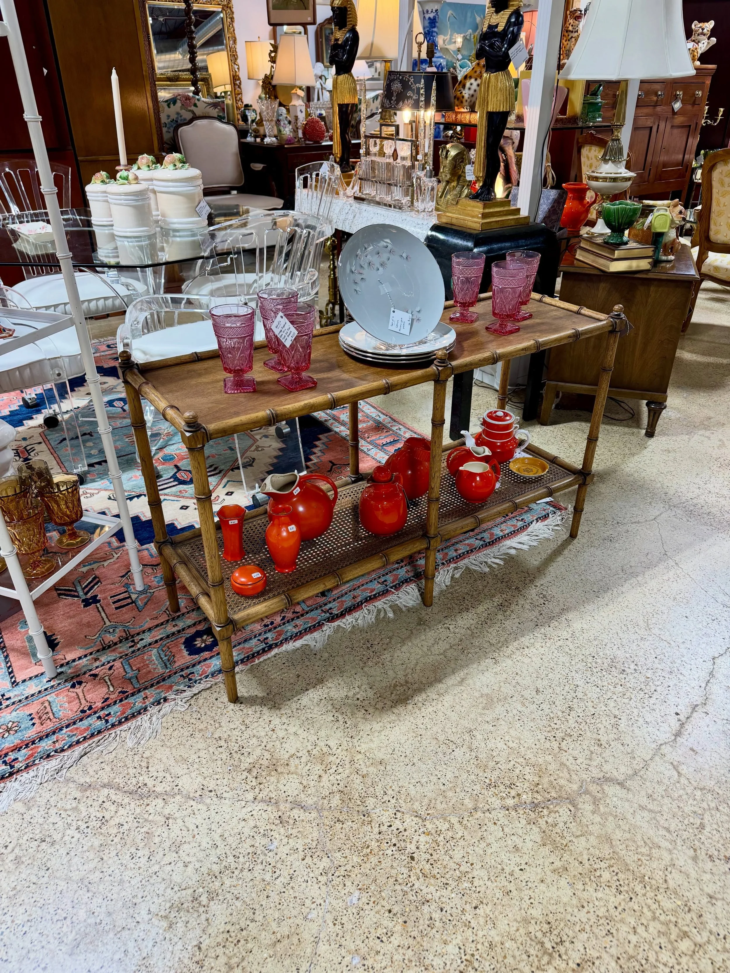Vintage faux bamboo regency style console table, decorated in color!

Comment here if you&rsquo;d like more information about pieces shown here. 

#FauxBambooFurniture #RegencyStyle #CircaChattanooga
