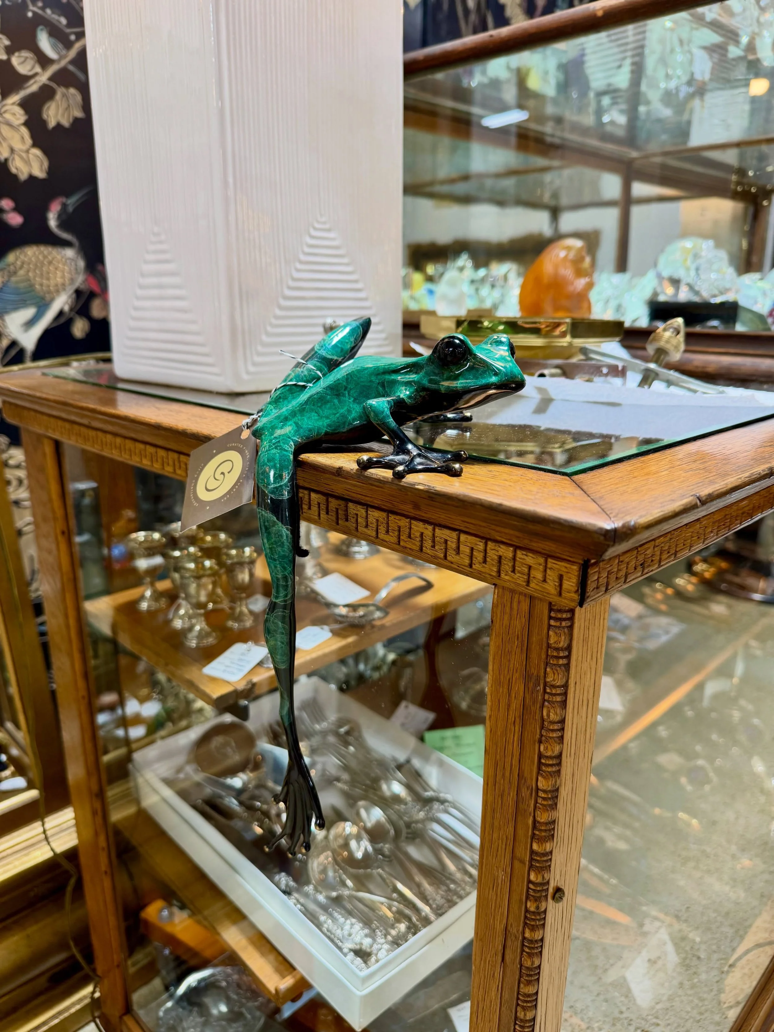 A piece you may miss when walking through Circa that you shouldn&rsquo;t 🐸

Two limited edition bronze frog sculptures by Tim Cotterill, the &ldquo;Frogman&rdquo; &mdash; comment here if you&rsquo;re interested in learning more. 

#Frogs #TimCotteri