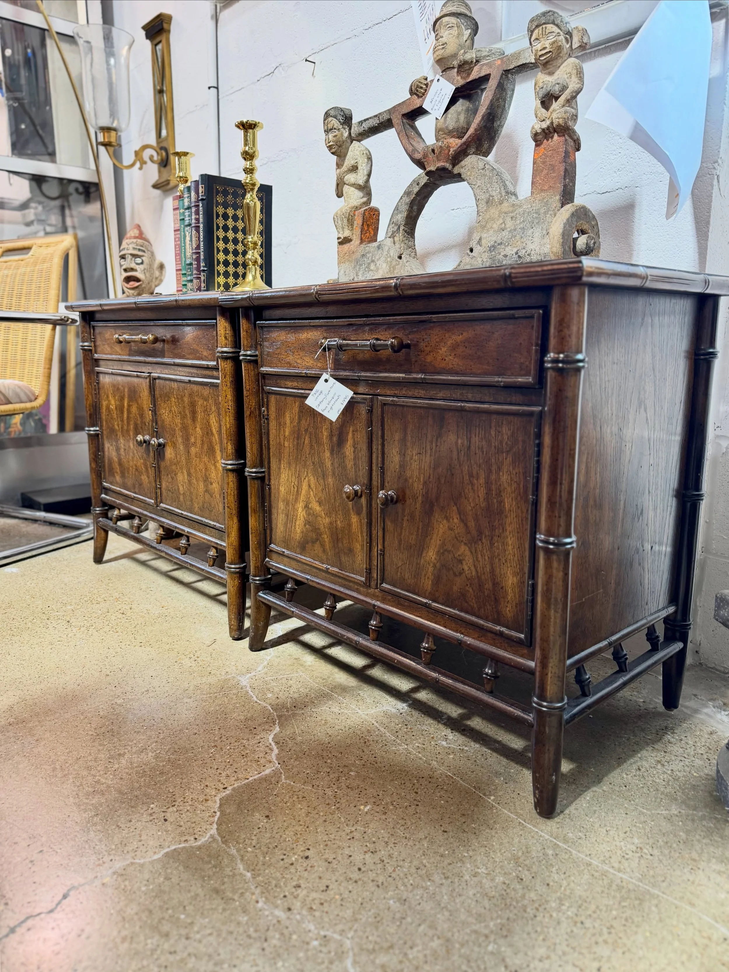 A great set of nightstands 🤌

Pair of vintage Century Furniture faux bamboo nightstands &mdash; let us know if you&rsquo;re interested in learning more.

#VintageFurniture #Nightstands #CircaChattanooga