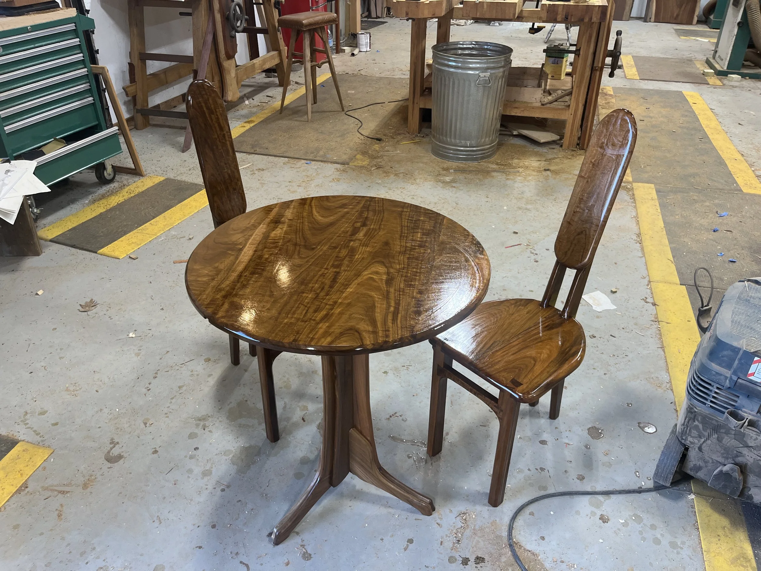 Curly Ipe Outdoor Tea Table Set