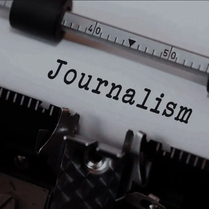 Typewriter with the word 'Journalism' typed on the paper.