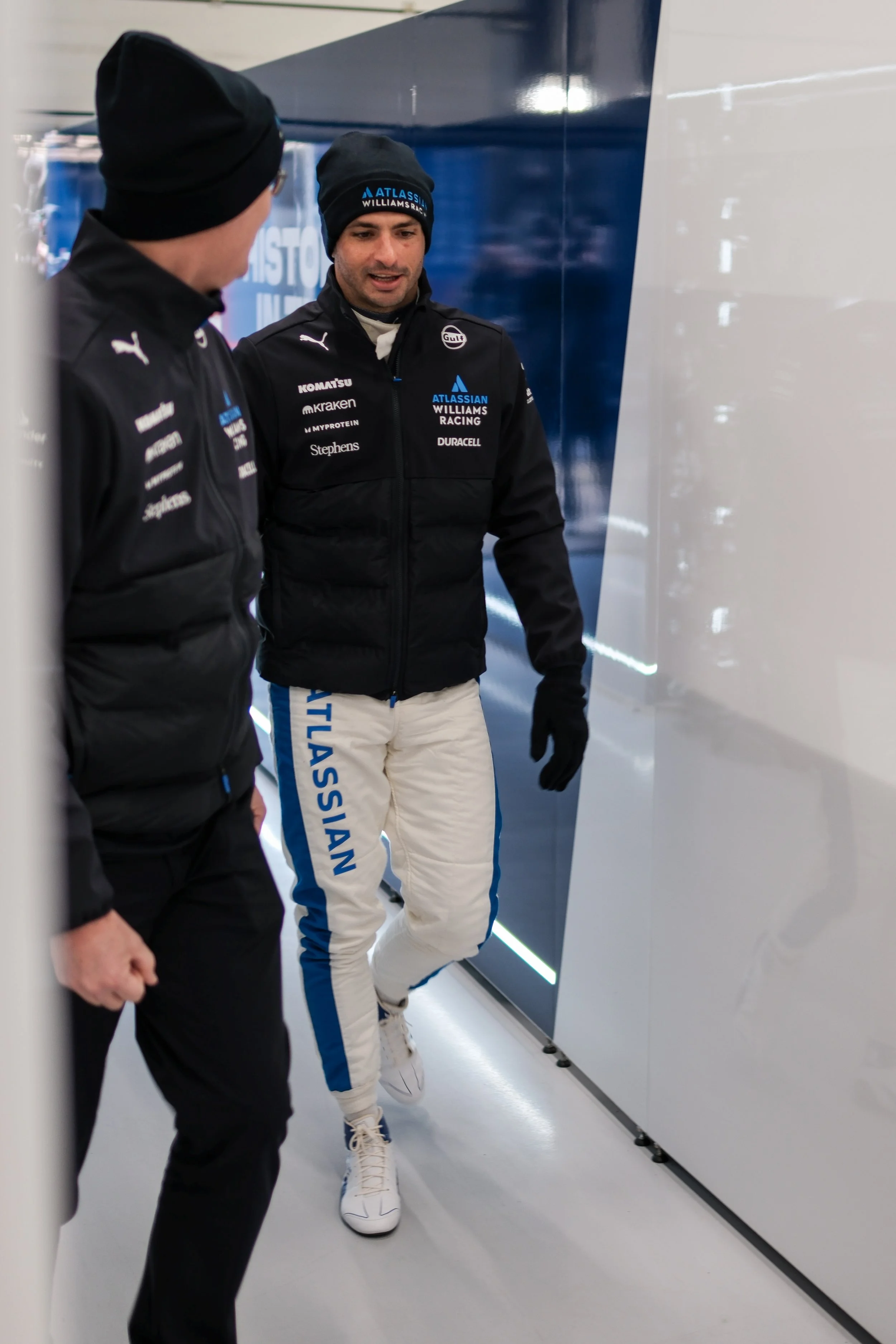 Carlos Sainz walks to test the Williams FW47 for the first time | Car Throttle