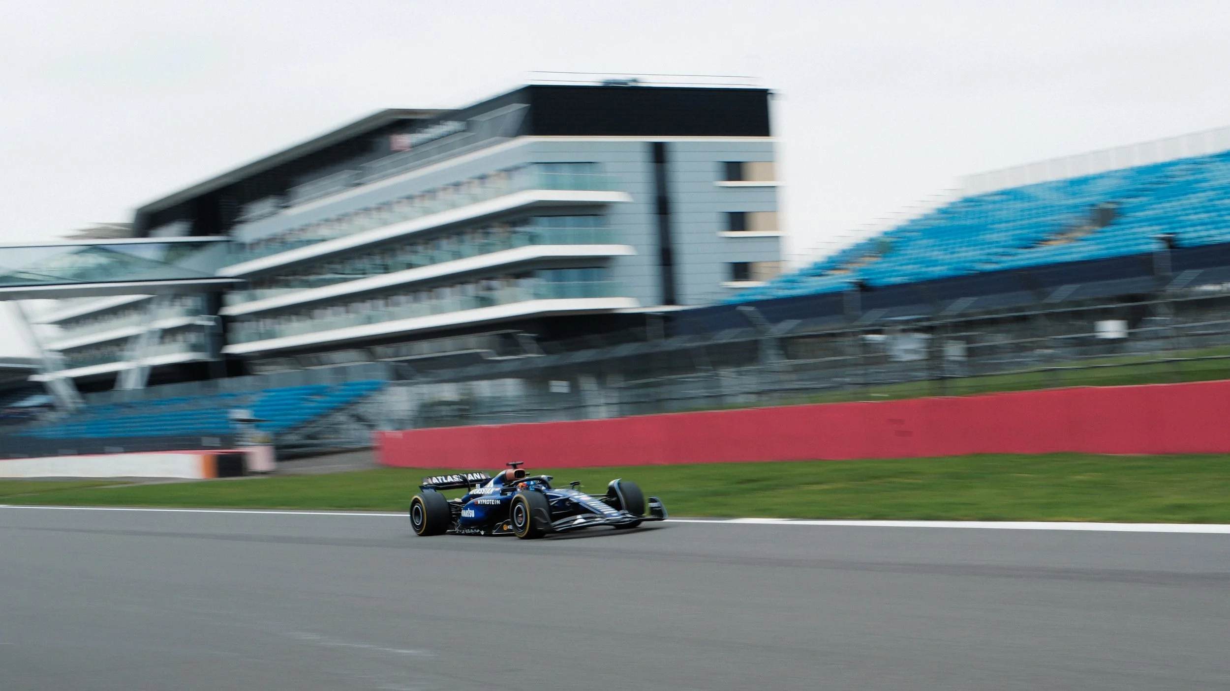 Carlos Sainz | Williams F1 Shakedown |
Car Throttle