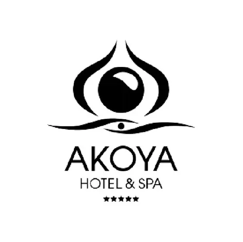 Logo du Hotel & Spa Akoya avec une conception stylisée d'un œil et des vagues, indication de cinq étoiles.