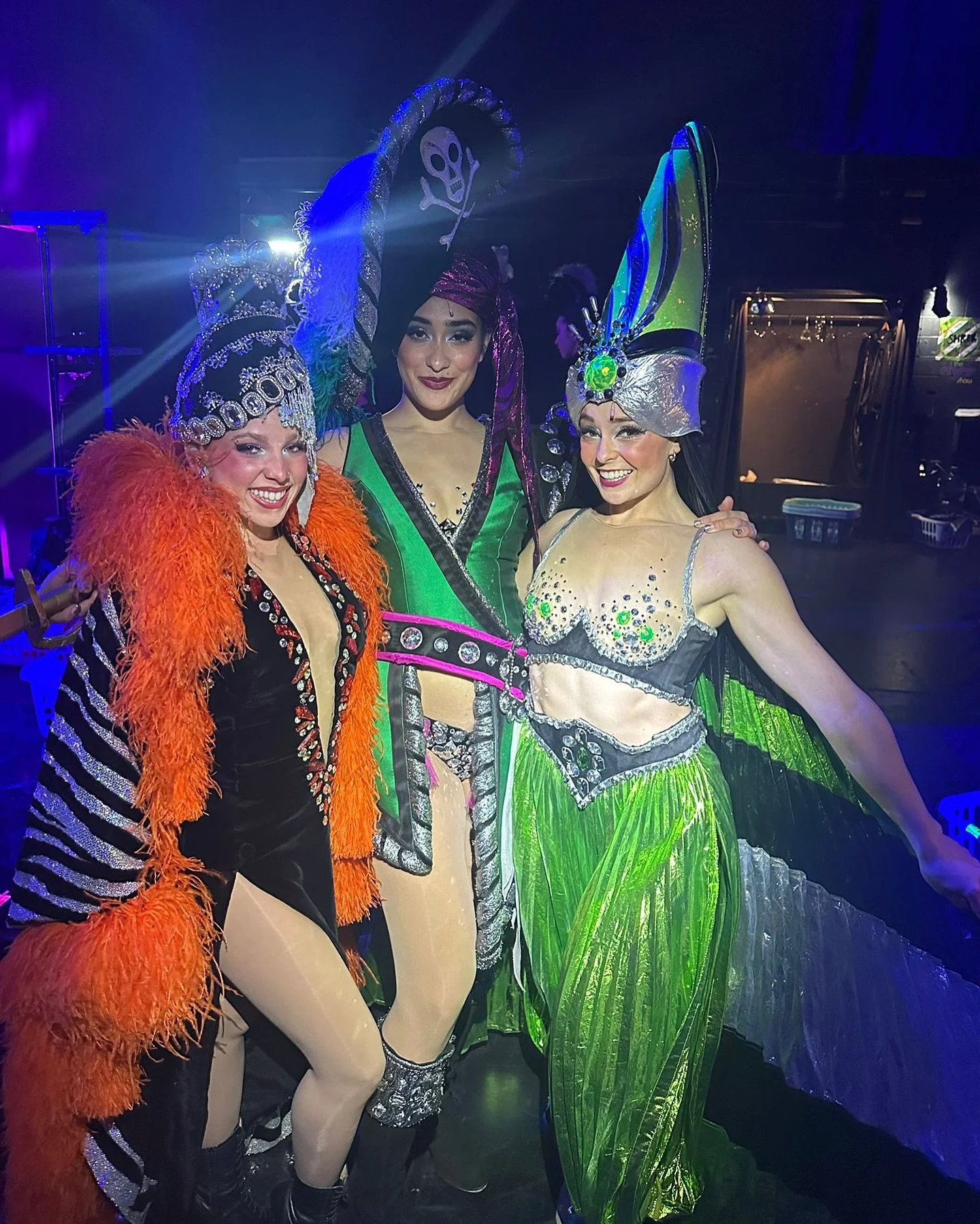 🌟 extremely late nola post 🌟 

i cannot believe i am this lucky to tour with some of my favorite people &lt;3 

keep scrolling to see me ✨ bald ✨