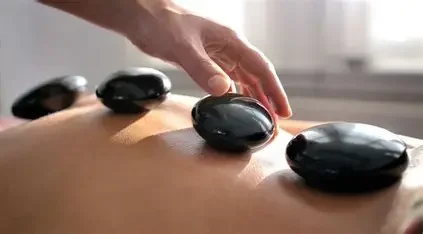 Massage aux pierres chaudes