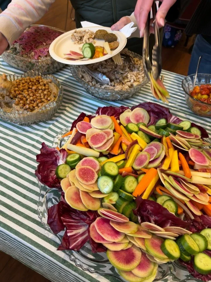 Yesterday we did the most special catering to date 🫶🏼 Yaya, my grandmother, celebrated 30 years of working with @2ndpreswdschool and her dear colleagues surprised her with Earthy Plate catering. I got to see so many people around her cherish her. I