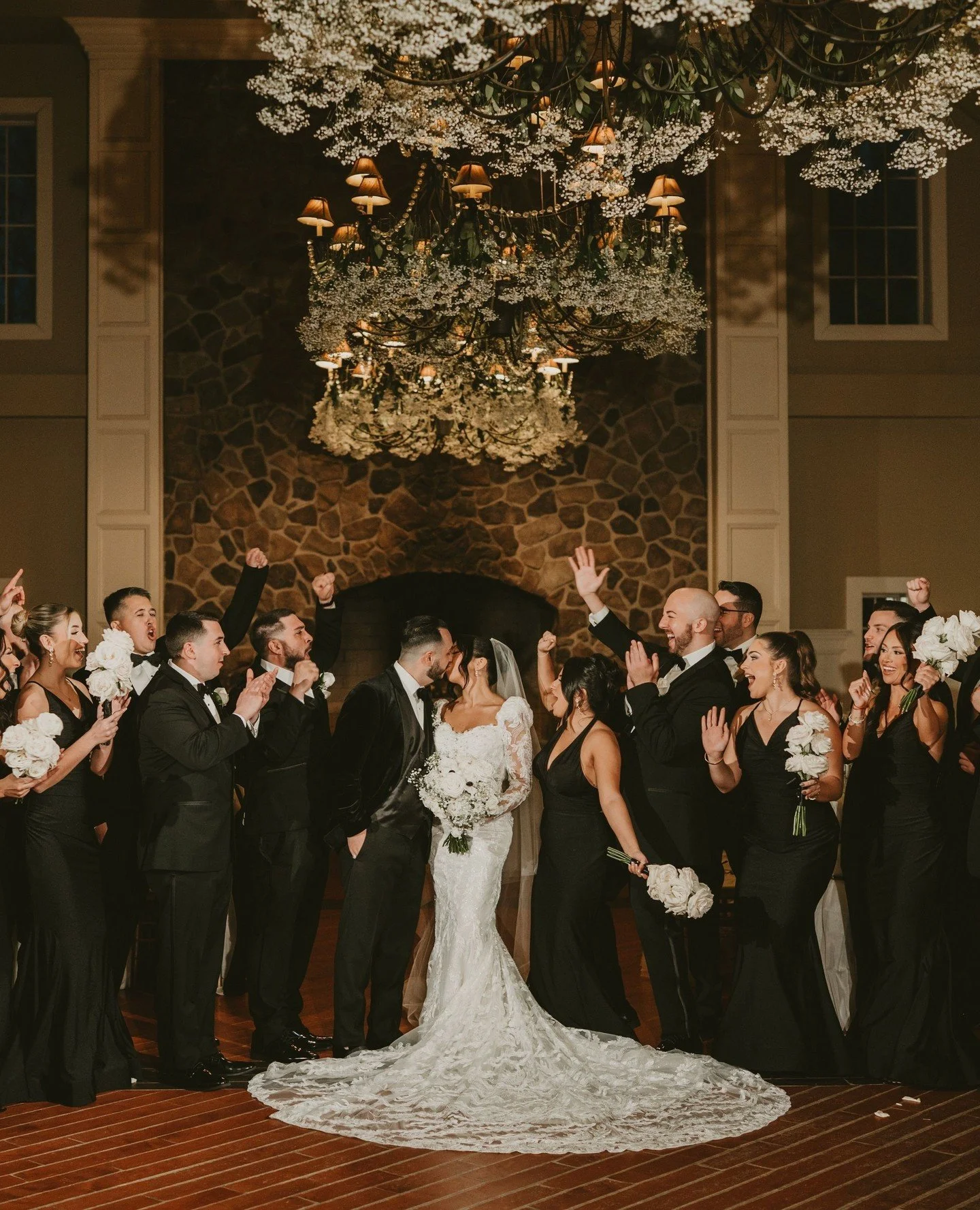 🥂⁠
⁠
@therylandinn⁠
@sophiegabriellaphotography⁠
@pumpkinlyprints 
⁠
#wedding #weddinginspiration #weddingdecor #weddingflowers #couple #florist #floraldesigner #bride #brideandgroom