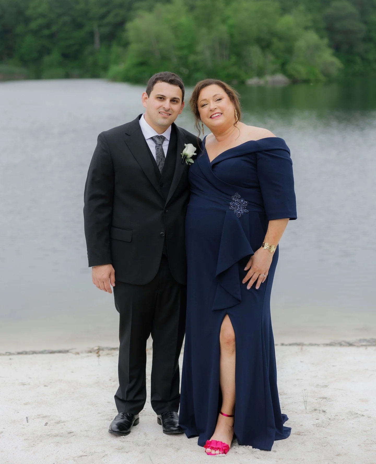 Beautiful family moments 🥰⁠
⁠
@rockislandlakeclub⁠
@jenoceanaphotography⁠
⁠
#weddingdecor #wedding #njflorist #trendybride #modernbride #weddingflowers #weddingfashion #weddingflorist #newjerseybride #weddingbouquet #flowers #flowerstagram #floralde