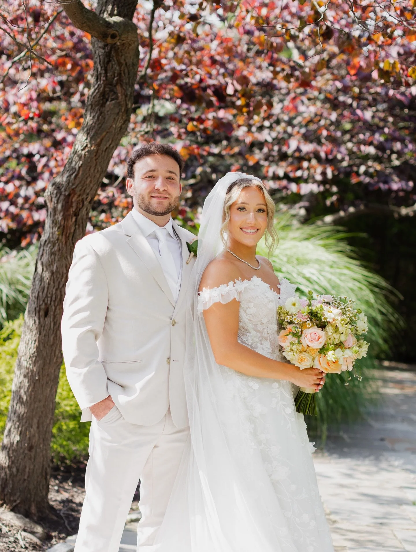 Sydney &amp; Christian 

At @stonehousenj beautifully captured by @peachphotographynj 

#wedding #weddinginspiration #weddingdecor #weddingflowers #flowers