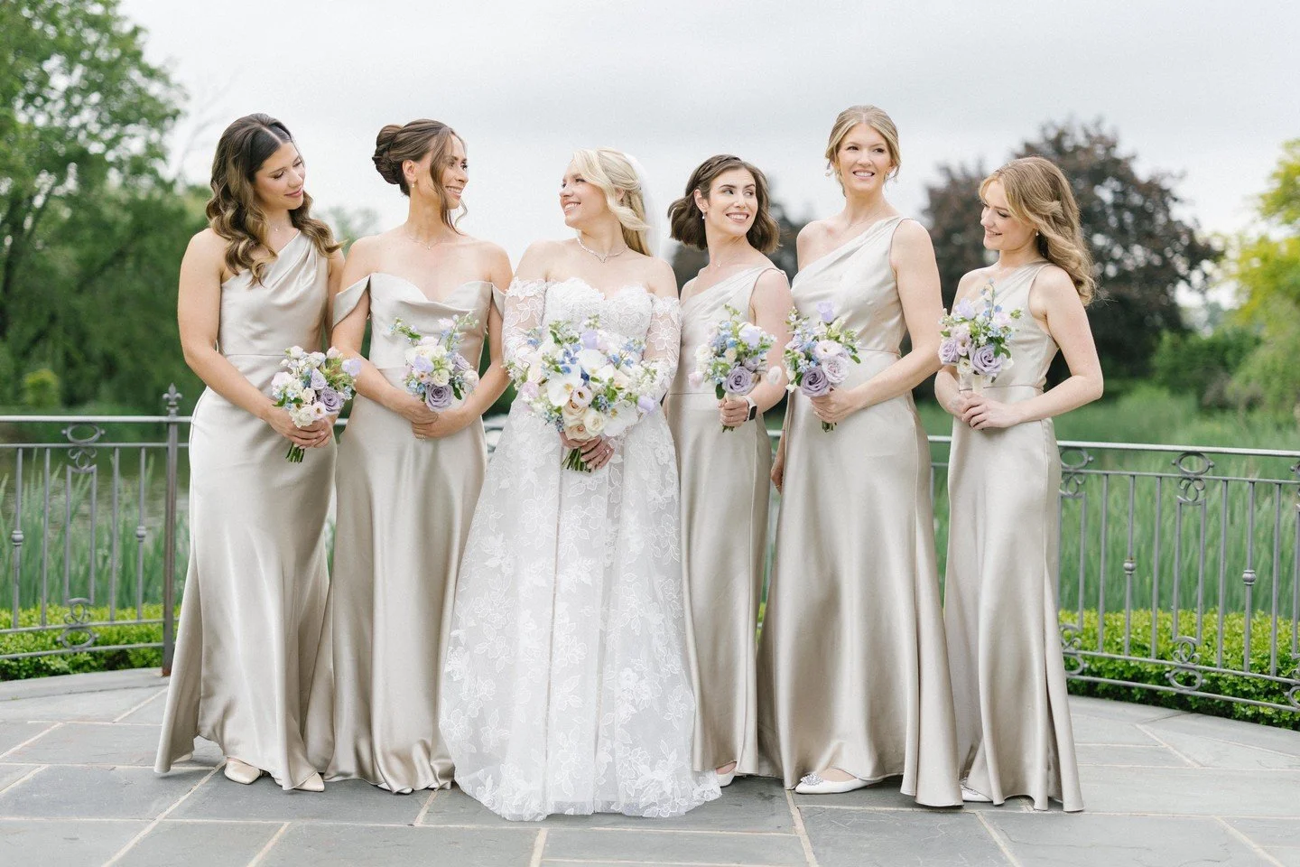 Gorgeous girls 💫⁠
⁠
@parkchateau⁠
@jordanbrianstudios⁠
⁠
#wedding #weddinginspiration #weddingflowers #florist #flowers