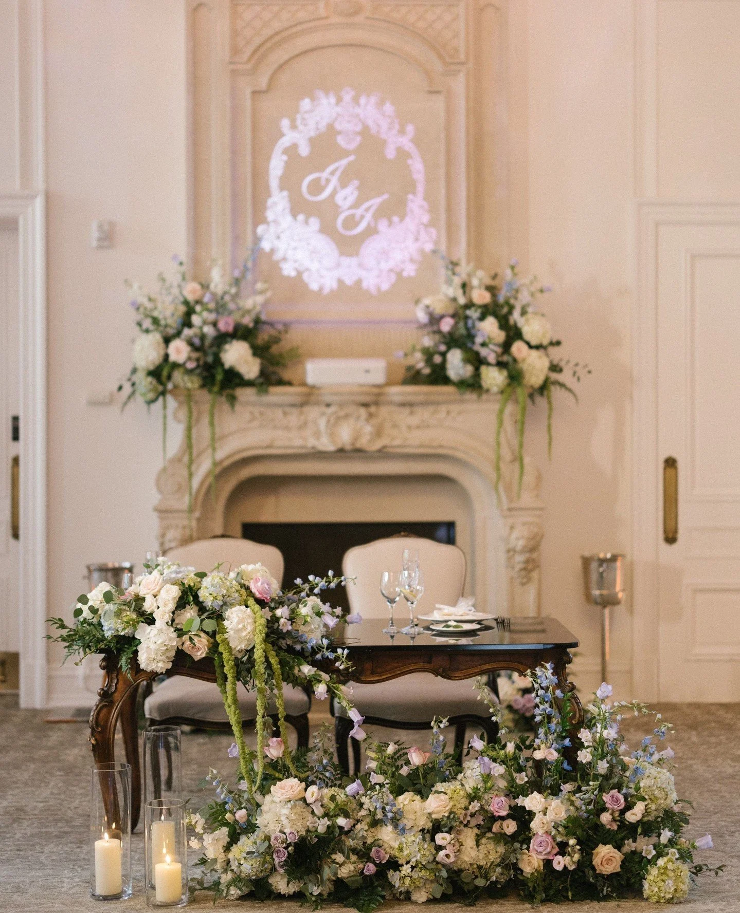 Magical moments⁠
⁠
@parkchateau⁠
@jordanbrianstudios⁠
⁠
#wedding #weddinginspiration #weddingflowers #florist #flowers