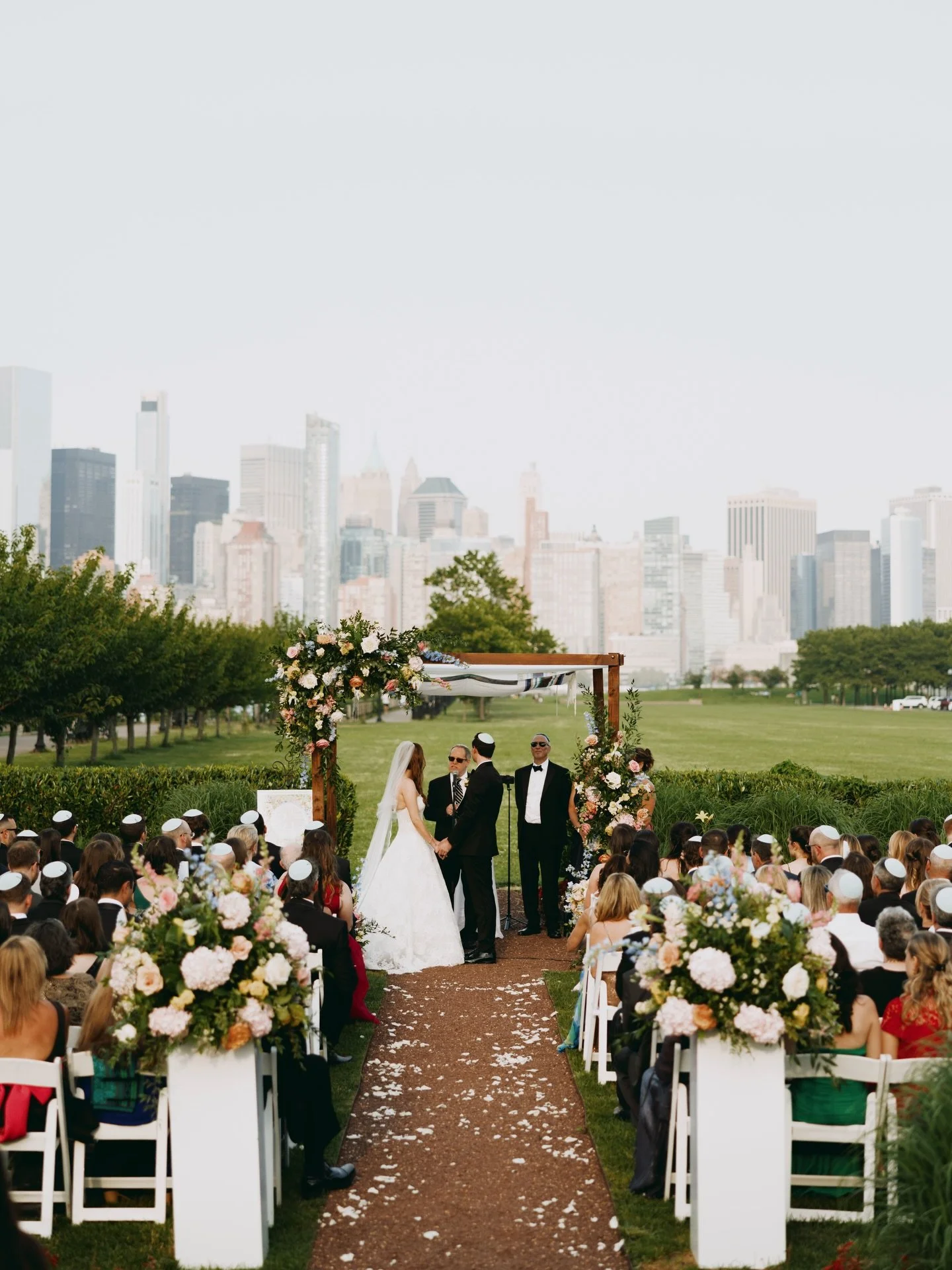 Kate &amp; Josh

At @libertyhousejc beautifully captured by @98weddingco 

#wedding #weddinginspiration #weddingdecor #weddingflowers #flowers