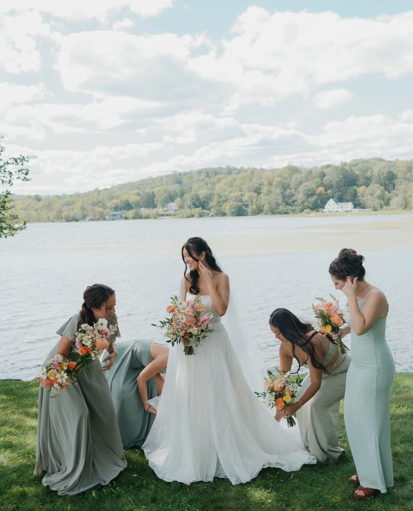 Nothing quite like having your favorite girls by your side on your wedding day 💕⁠
⁠
at @northshorehouse⁠
Captured by the lovely @adamokimatsuphotography⁠
⁠
#wedding #weddinginspiration #weddingflowers #florist #flowers