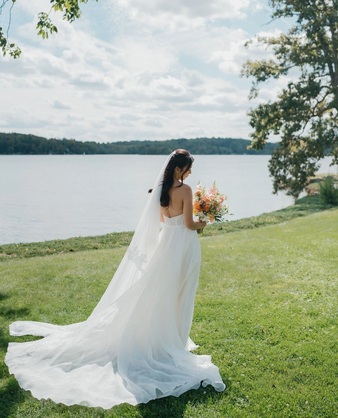Sweet sunny days ☀️⁠
⁠
at @northshorehouse⁠
Captured by the lovely @adamokimatsuphotography⁠
⁠
#wedding #weddinginspiration #weddingflowers #florist #flowers