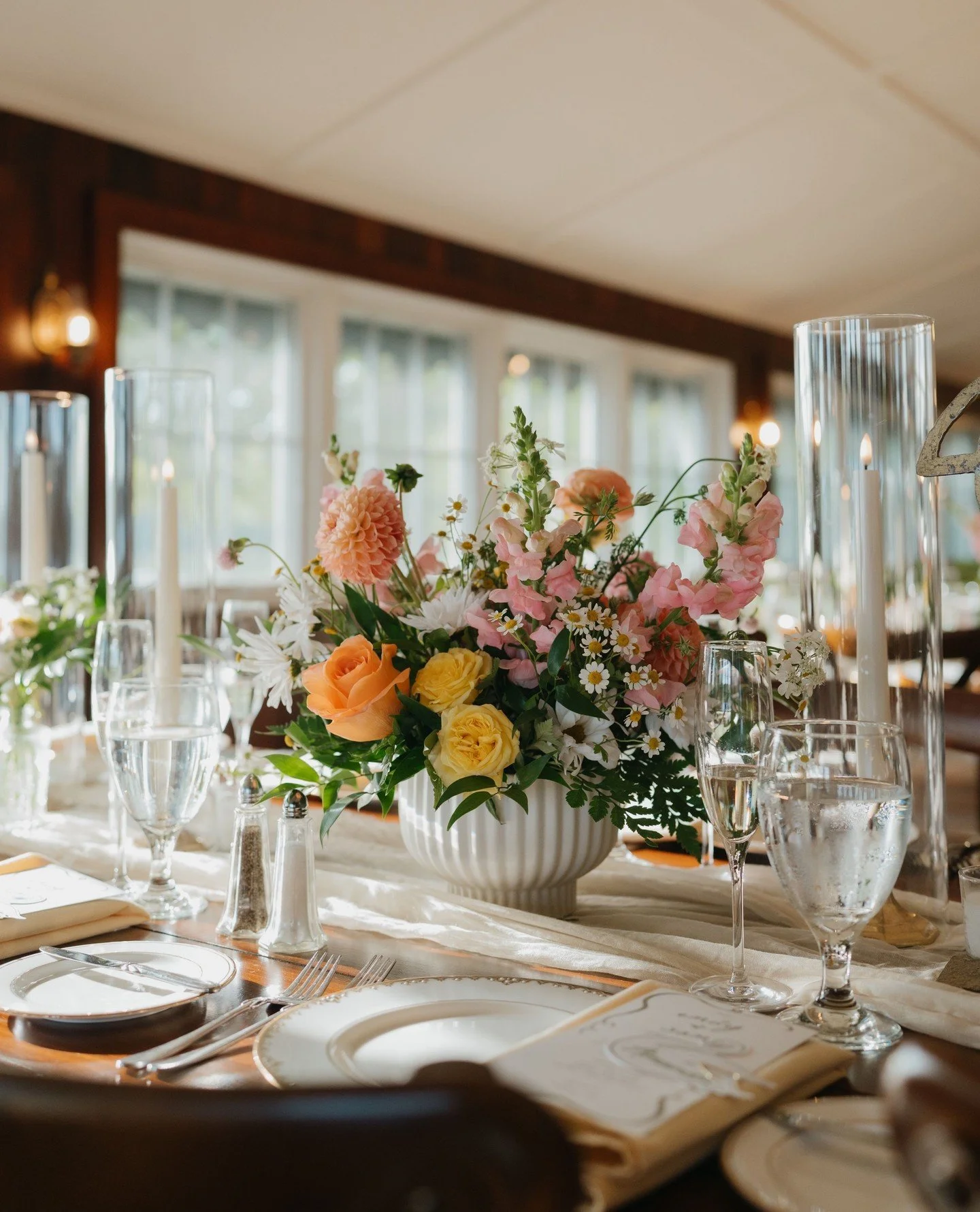 Reception beauty✨️⁠
⁠
at @northshorehouse⁠
Captured by the lovely @adamokimatsuphotography⁠
⁠
#wedding #weddinginspiration #weddingflowers #florist #flowers