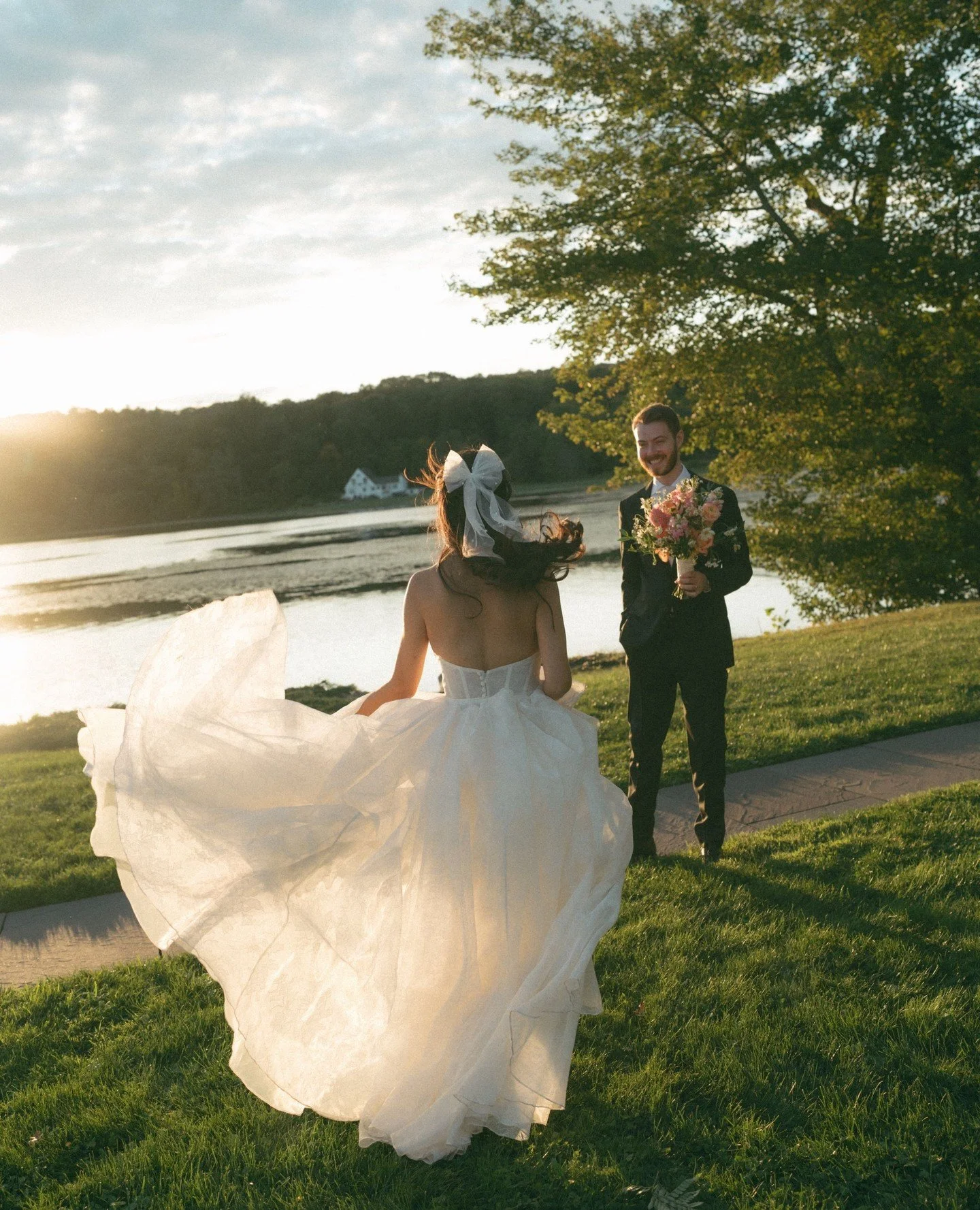 your reminder to be PRESENT on your wedding day! Make memories with your favorite people, and savor the moments! Don't stress about the details, your vendors have your back, JUST ENJOY 😘⁠
⁠
at @northshorehouse⁠
Captured by the lovely @adamokimatsuph