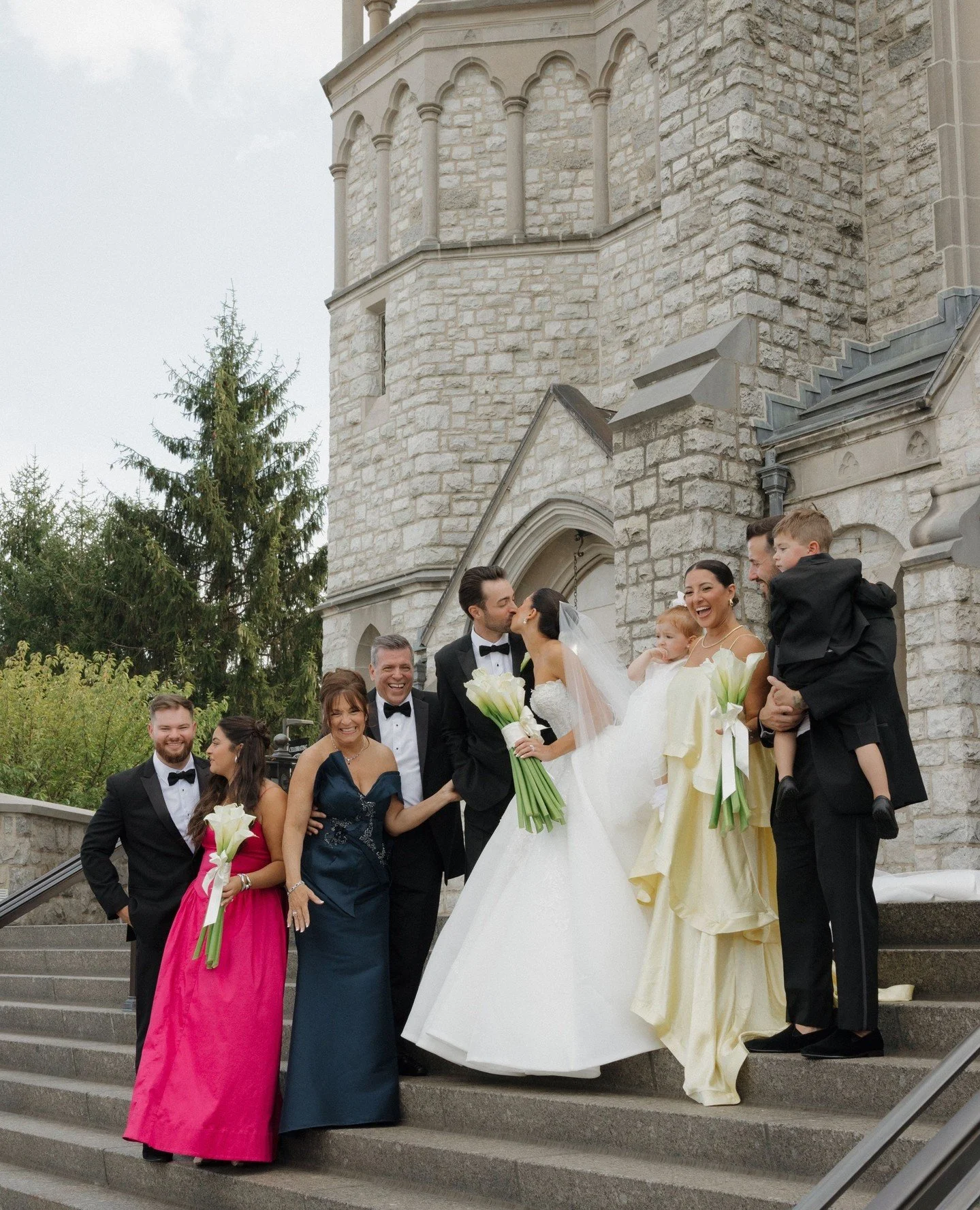 ⁠Favorite people for your favorite day, nothing better!!⁠
⁠
@therylandinn⁠
@laurenalatriste⁠
St Teresa of Avila Church⁠
⁠
#weddinginspiration #flowers #weddingflowers #florist #weddingdesign