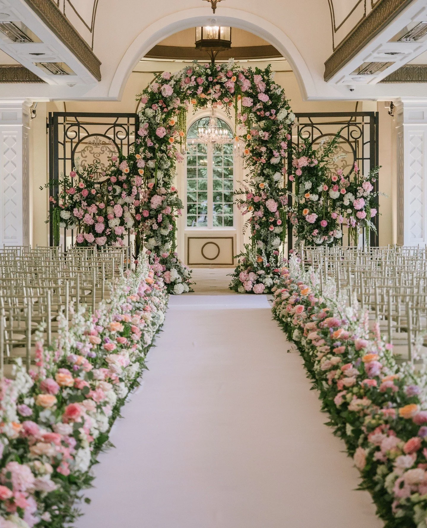 Dreamiest ceremony for J&amp;V⁠
⁠
@katetestaphotography⁠
@shadowbrooknj⁠
@jennyorsini⁠
@michelleeliseartistry⁠
@moniquelhuillier⁠
⁠
#weddinginspiration #flowers #weddingflowers #florist