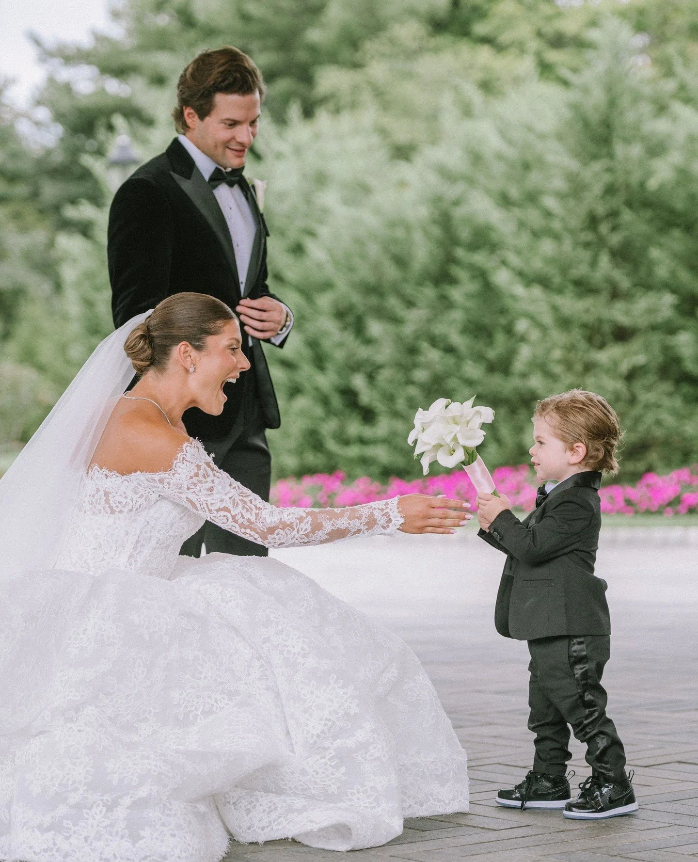 Having your favorite people by your side to help you celebrate>>> priceless 🥹⁠
⁠
@katetestaphotography⁠
@shadowbrooknj⁠
@jennyorsini⁠
@michelleeliseartistry⁠
@moniquelhuillier⁠
⁠
#weddinginspiration #flowers #weddingflowers #florist