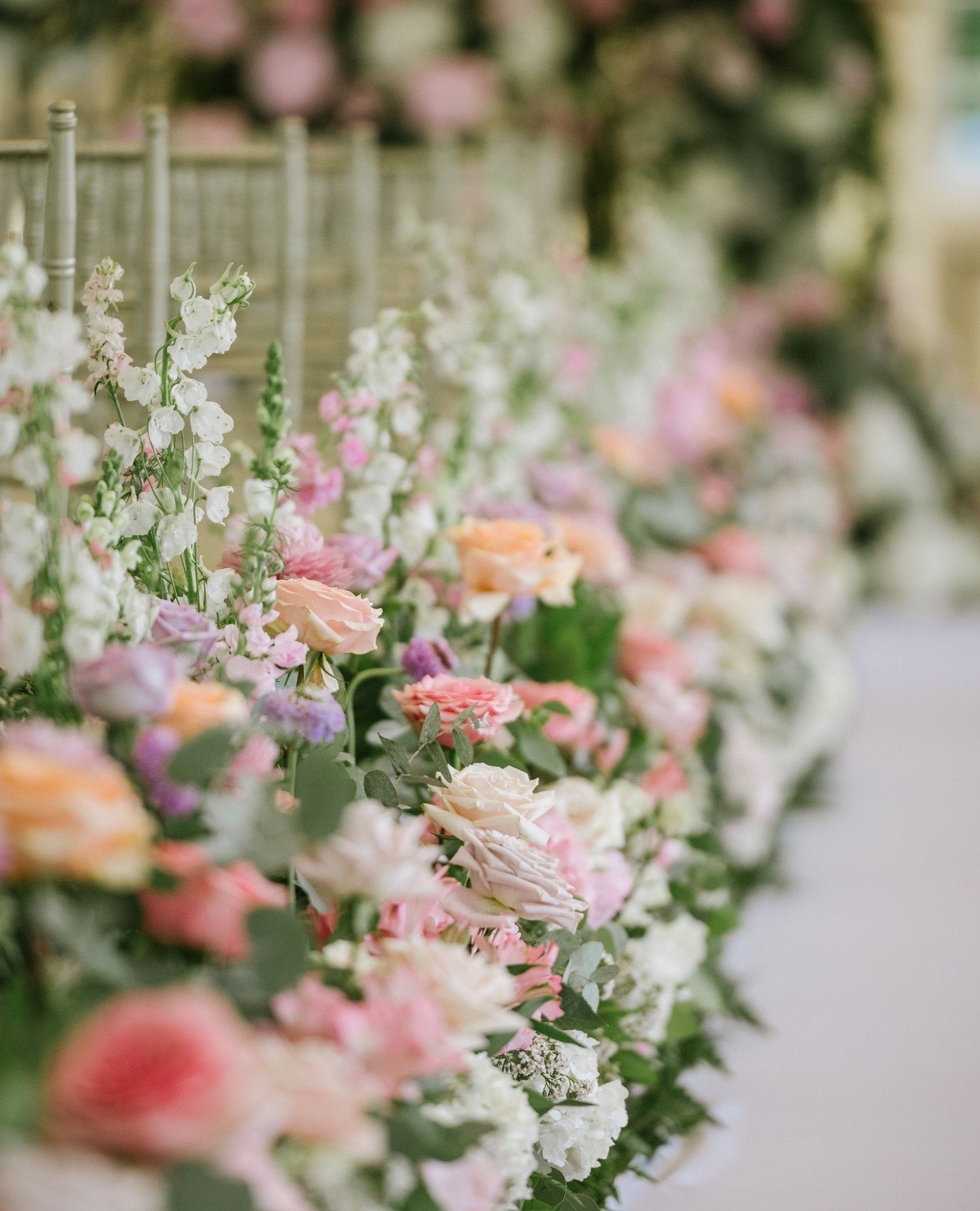 Sweet moments before 'I do'⁠
⁠
@katetestaphotography⁠
@shadowbrooknj⁠
@jennyorsini⁠
@michelleeliseartistry⁠
@moniquelhuillier⁠
⁠
#weddinginspiration #flowers #weddingflowers #florist