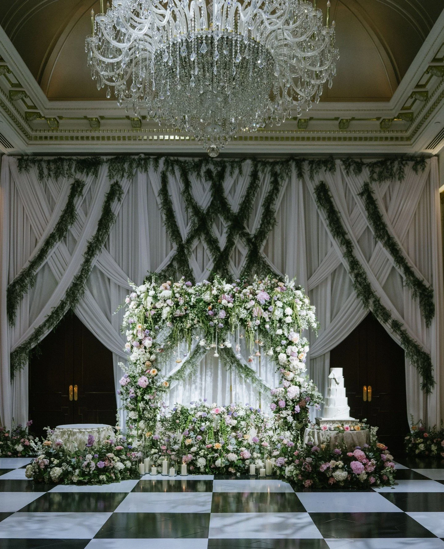 Had so much fun dreaming up this ballroom design with J+V⁠
⁠
@katetestaphotography⁠
@shadowbrooknj⁠
@jennyorsini⁠
@michelleeliseartistry⁠
@moniquelhuillier⁠
@offbeetproductions⁠
⁠
#weddinginspiration #flowers #weddingflowers #florist⁠