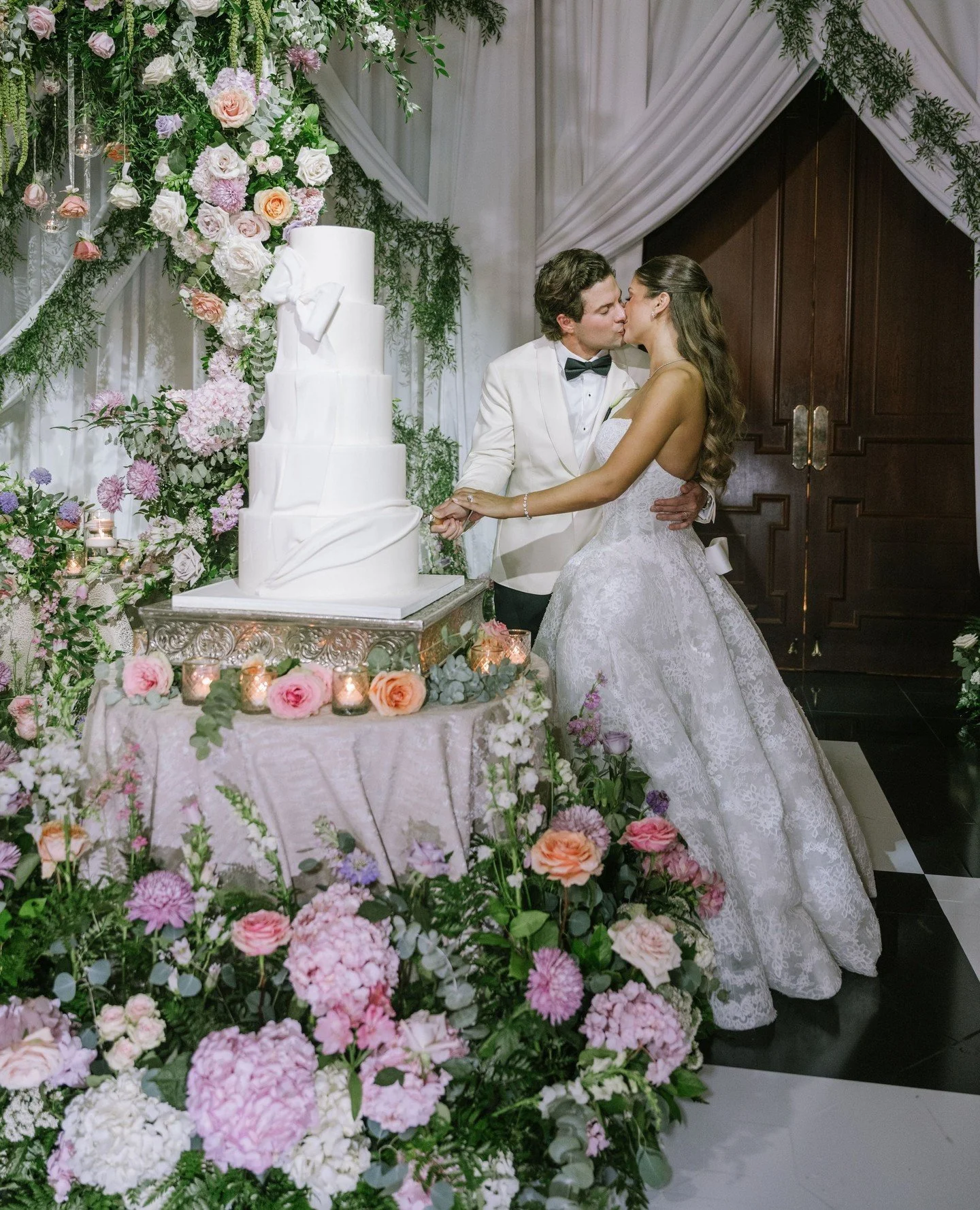 Will be reminiscing on this beautiful day forever💫⁠
⁠
@katetestaphotography⁠
@shadowbrooknj⁠
@jennyorsini⁠
@michelleeliseartistry⁠
@moniquelhuillier⁠
@offbeetproductions⁠
⁠
#weddinginspiration #flowers #weddingflowers #florist⁠
