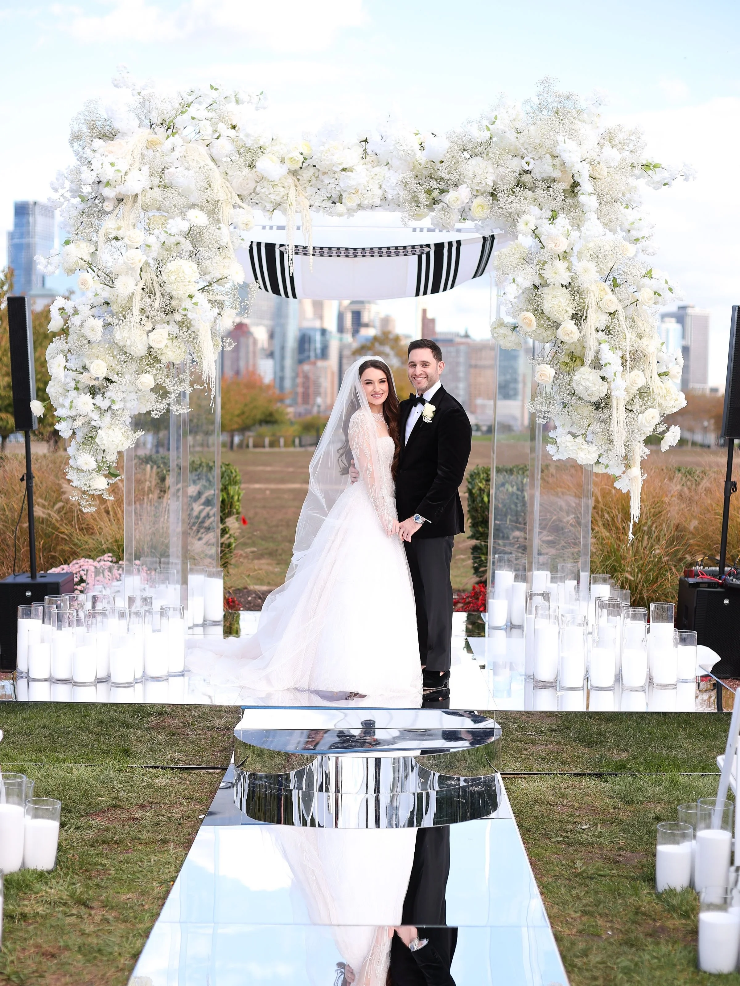 Elizabeth &amp; Justin

Captured by the wonderful @anthonyvazquezphotography @libertyhousejc 
Planning by the lovely @detailsmadesimple 

#florist #weddinginspiration #nycwedding #weddingflowers #flowers